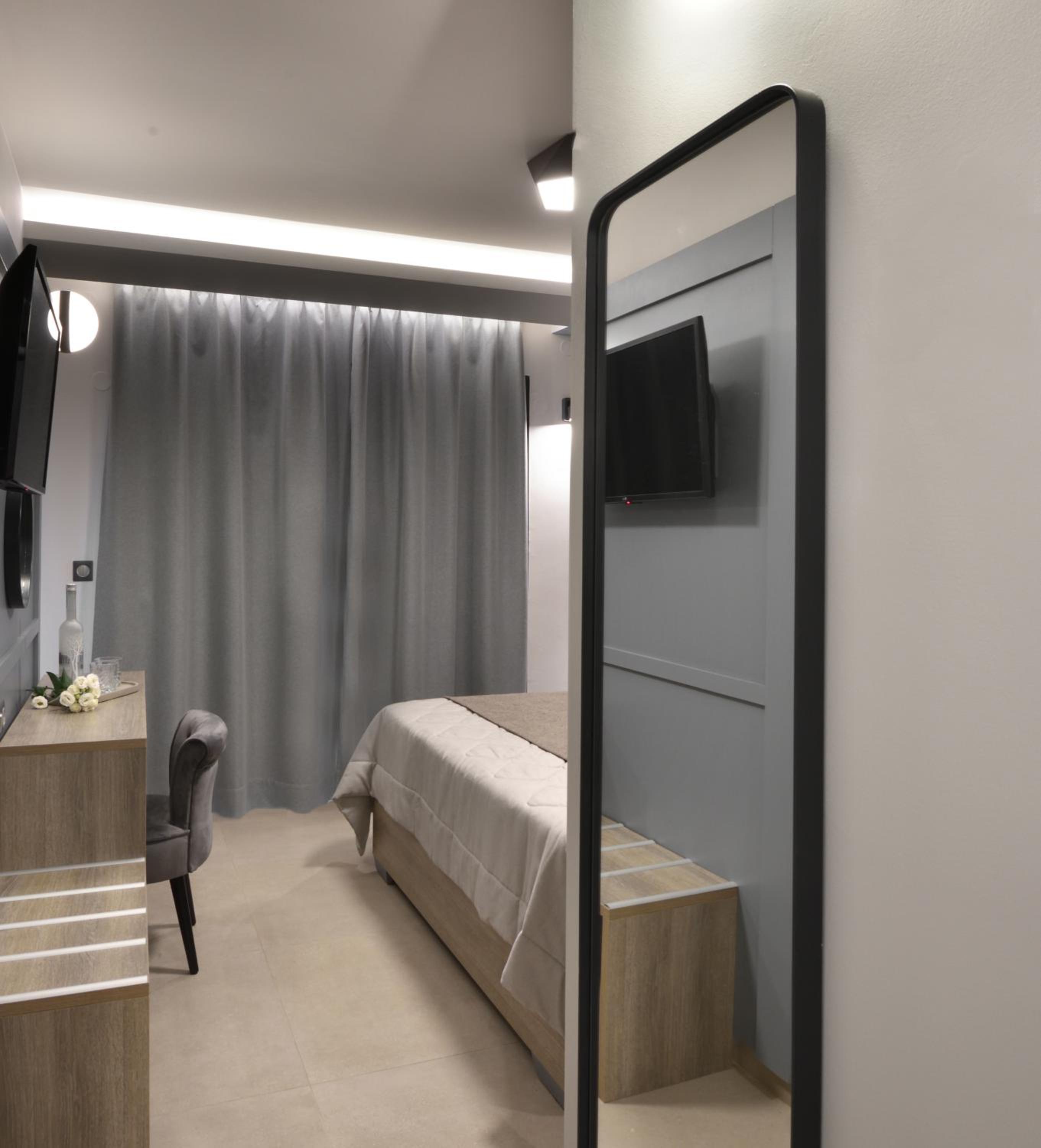 One-Bedroom Apartment with Terrace photo 1