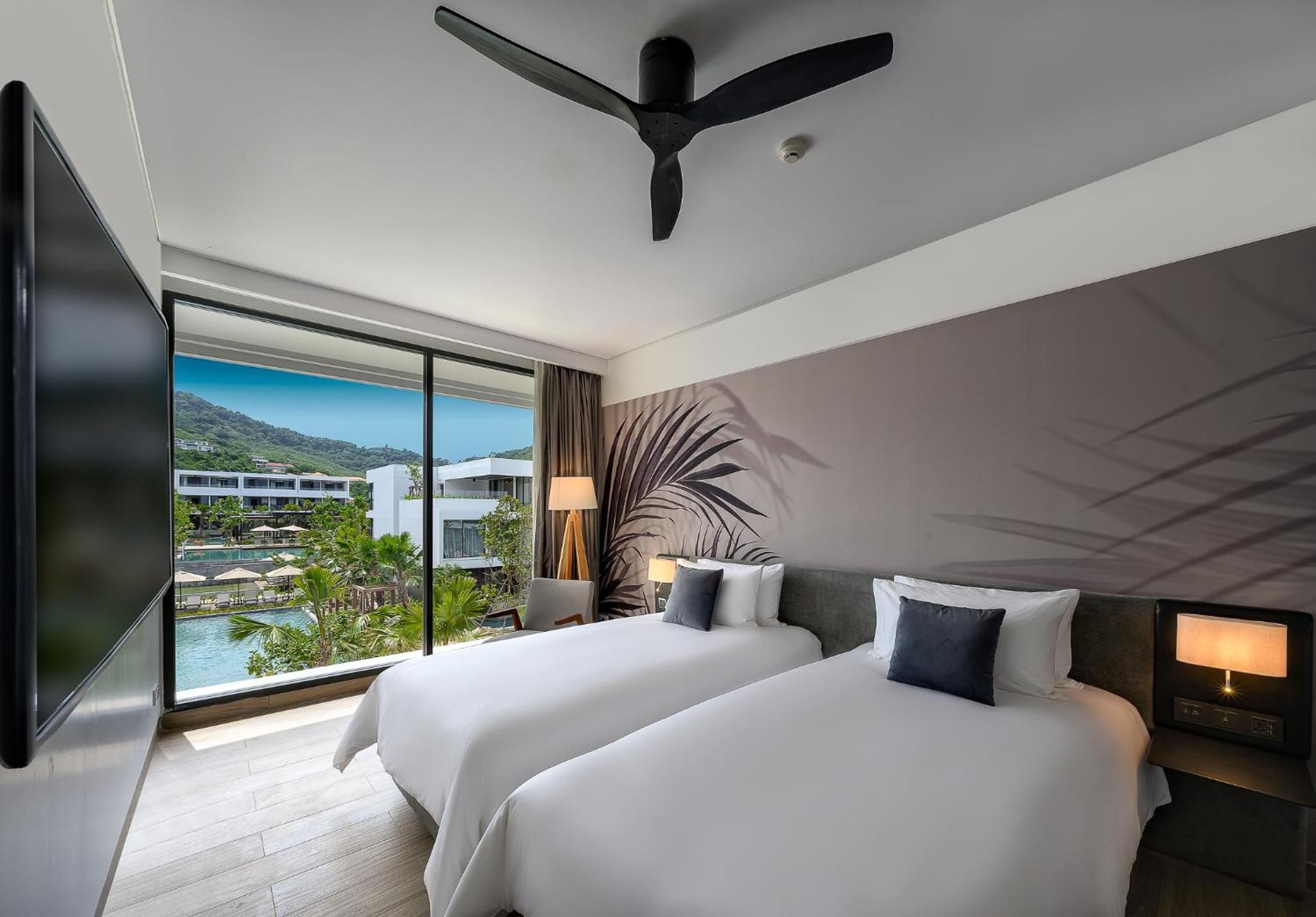 Two-Bedroom Suite Pool View - Photo 7