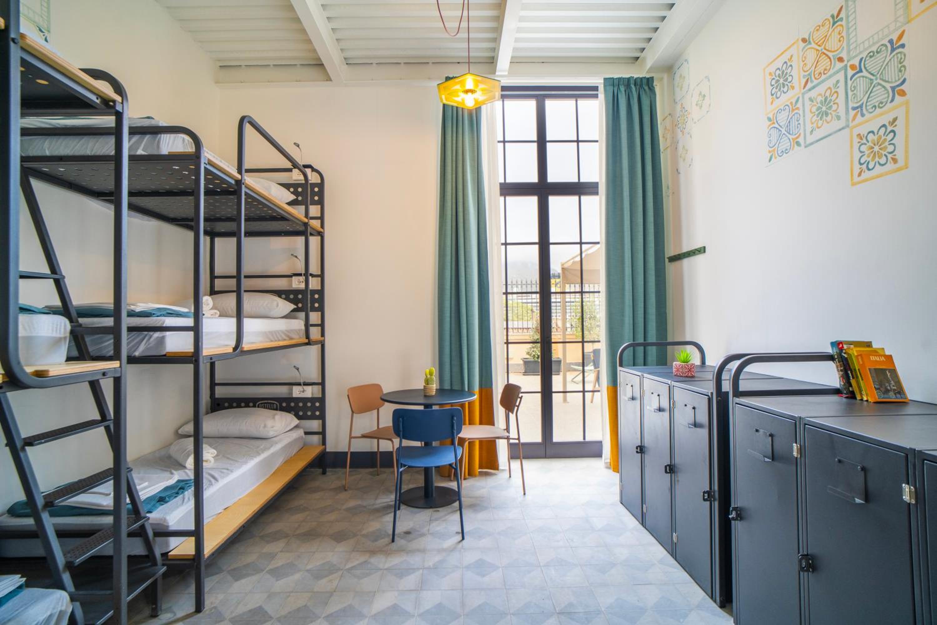 7 Bed Mixed Dorm photo 1