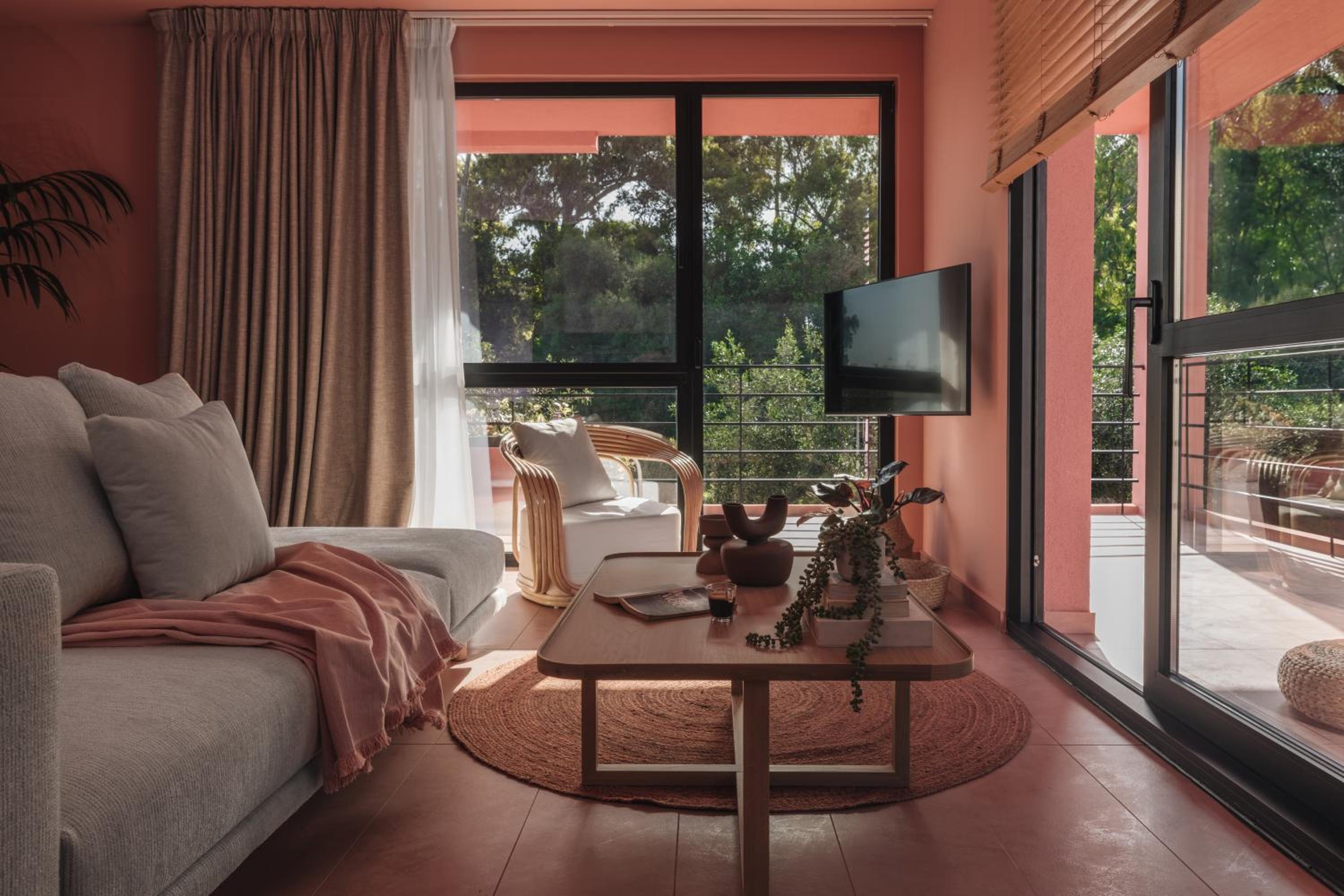 One-Bedroom Apartment with Sea View and Balcony photo 1