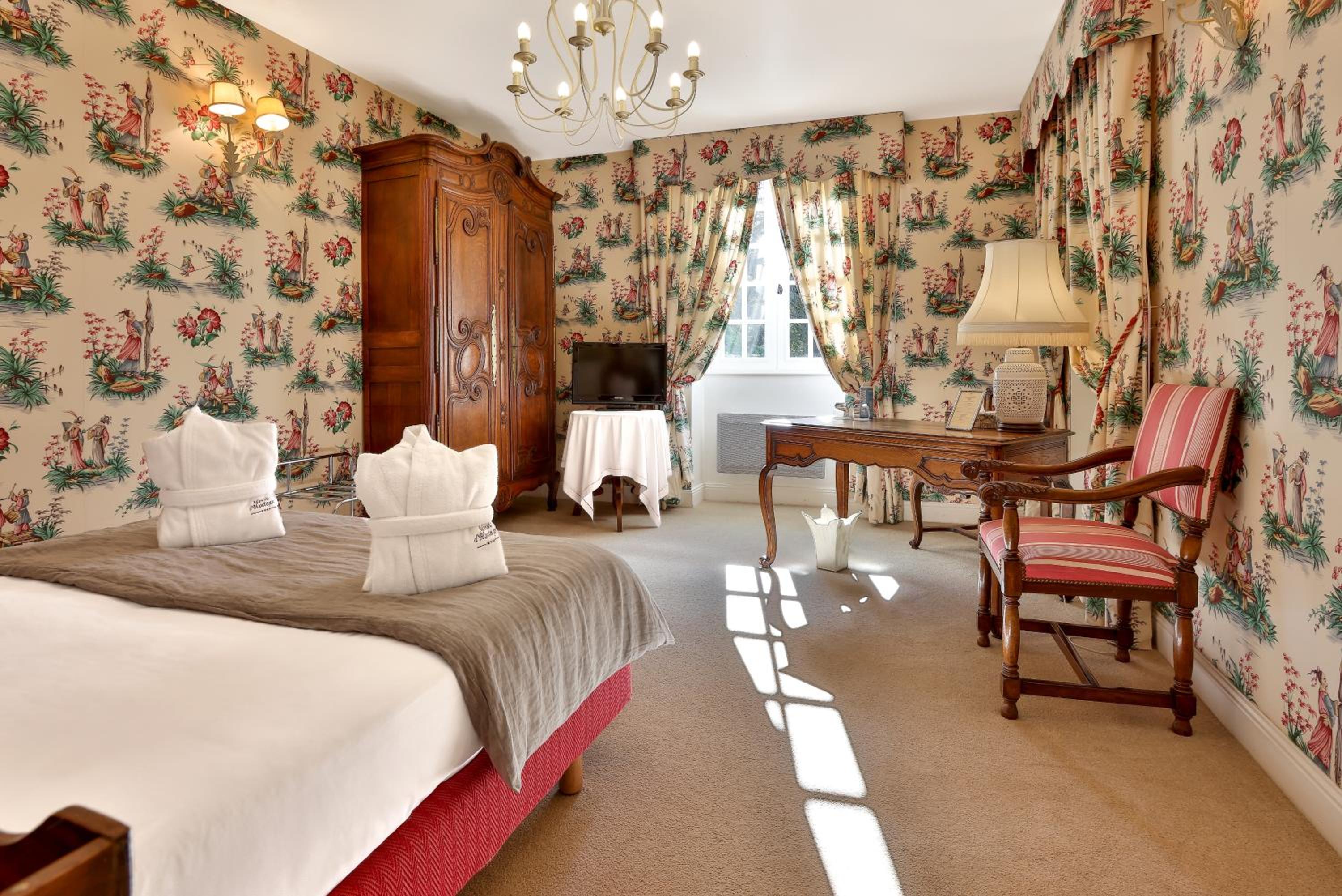 Standard Queen Room