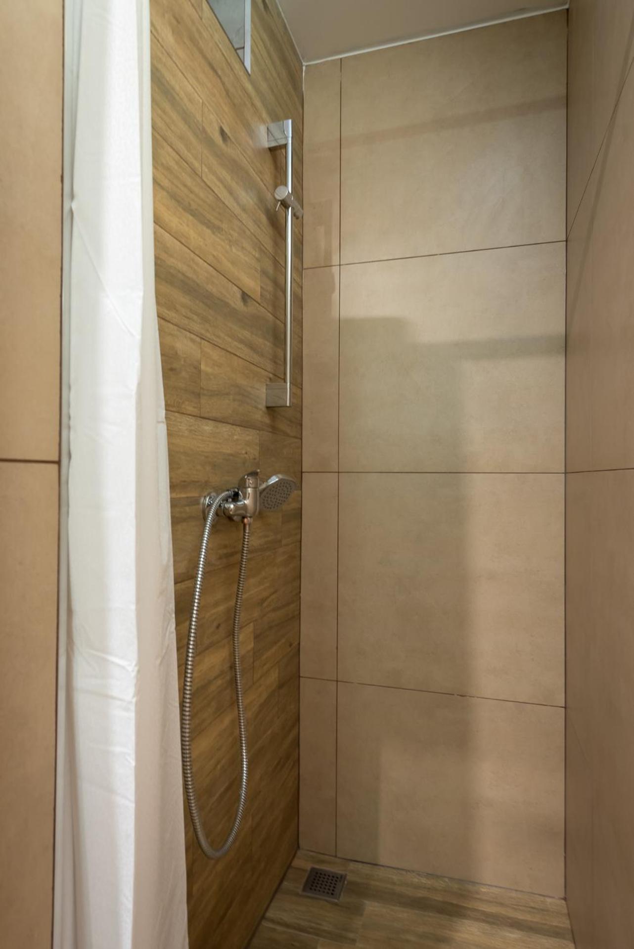 Standard Triple Room - Photo 1