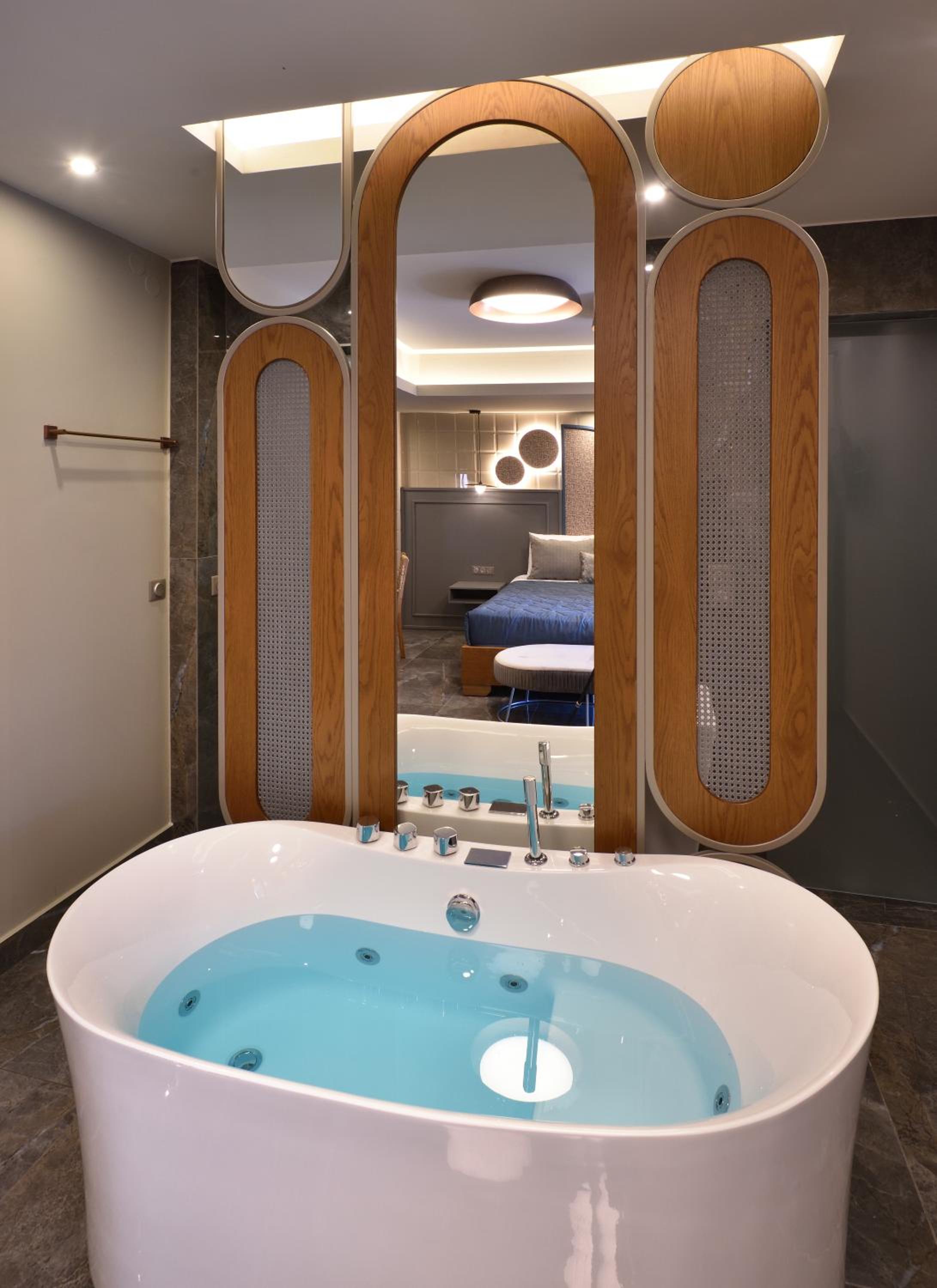 King Suite with Spa Bath photo 2