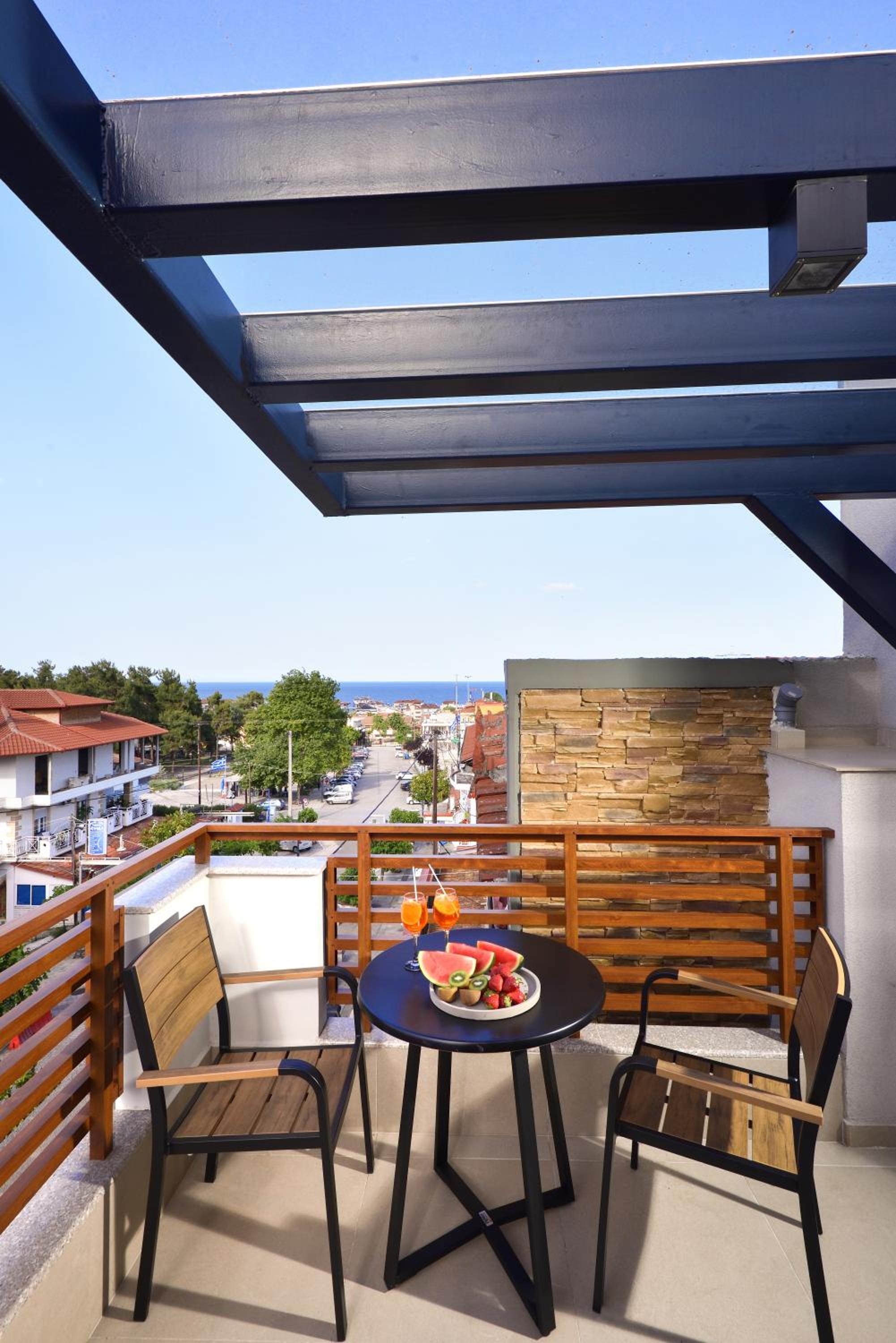 One-Bedroom Apartment with Rooftop Spa Bath photo 3