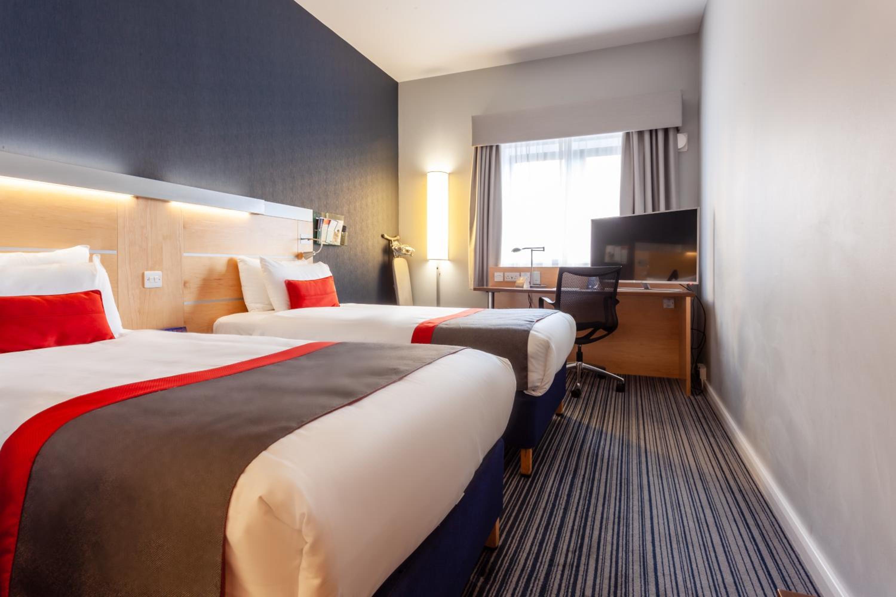 Standard Twin Room with Free Hot Breakfast photo 3