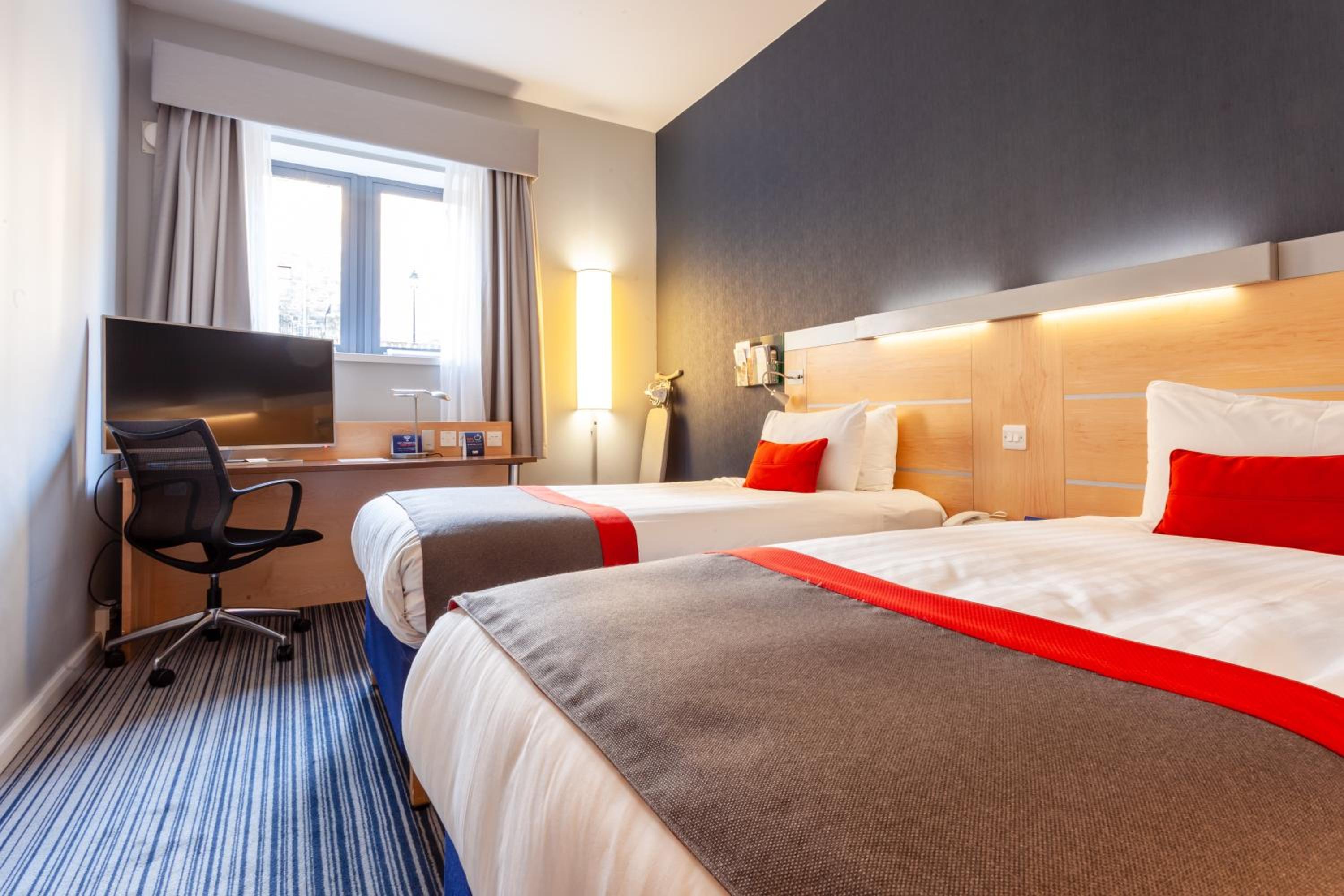 Standard Twin Room with Free Hot Breakfast