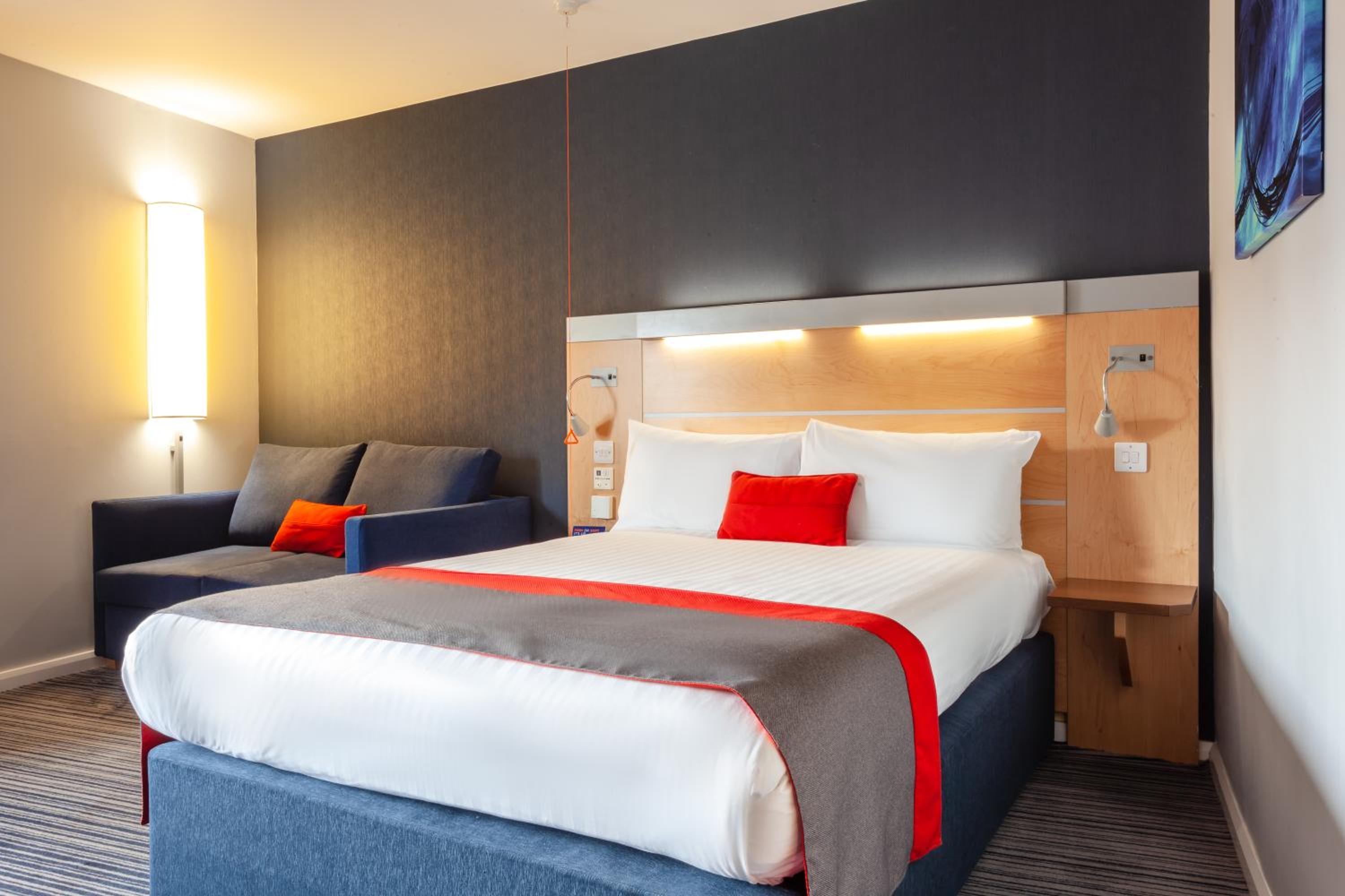 Standard Double Room with Free Hot Breakfast - Accessible photo 3