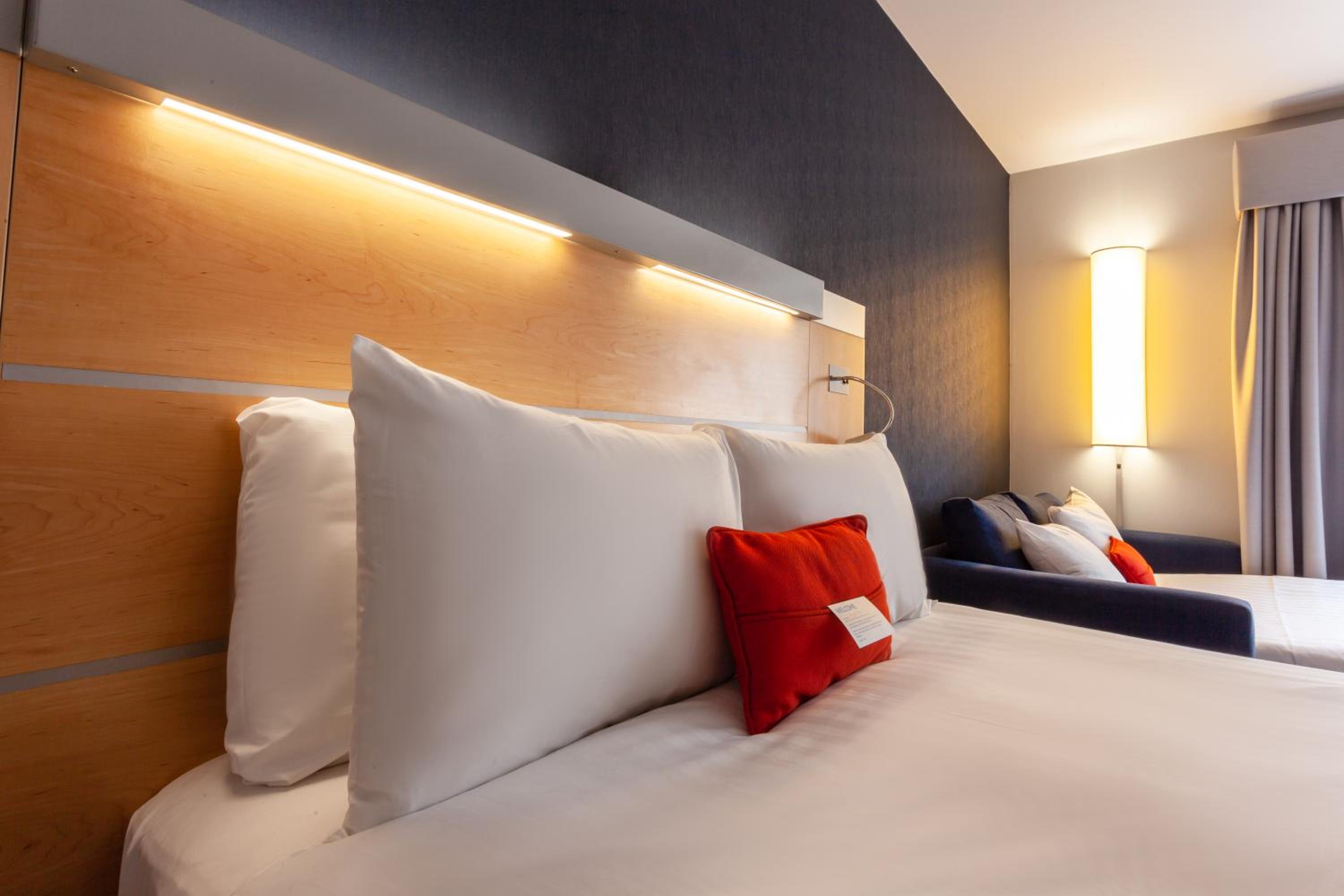 Standard Double Room with Single Sofa Bed and Free Hot Breakfast, photo 6