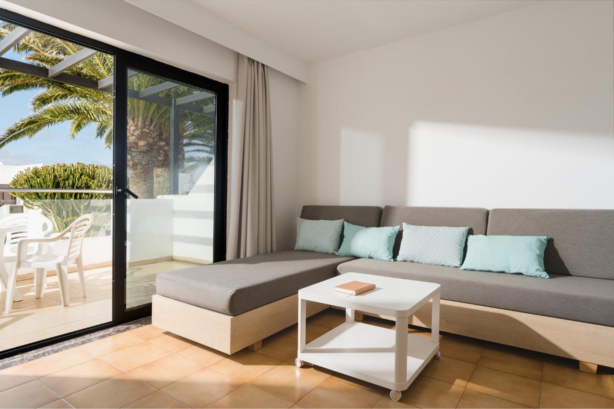 Apartment with Pool View  photo 2
