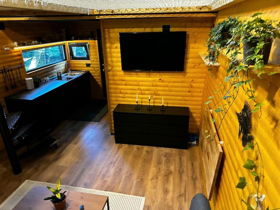One-Bedroom House photo 1