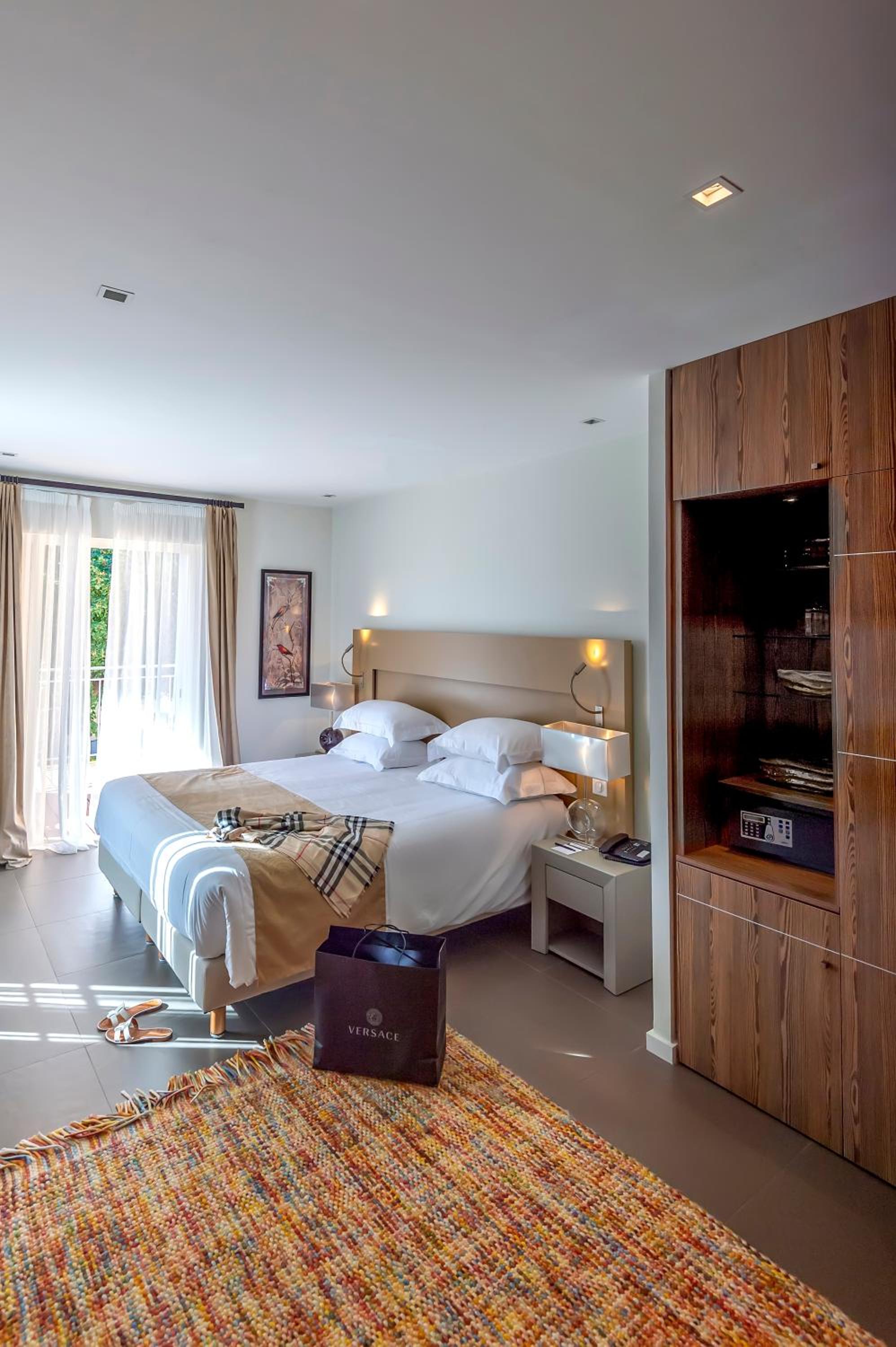 Deluxe Room with Terrace - Photo 23