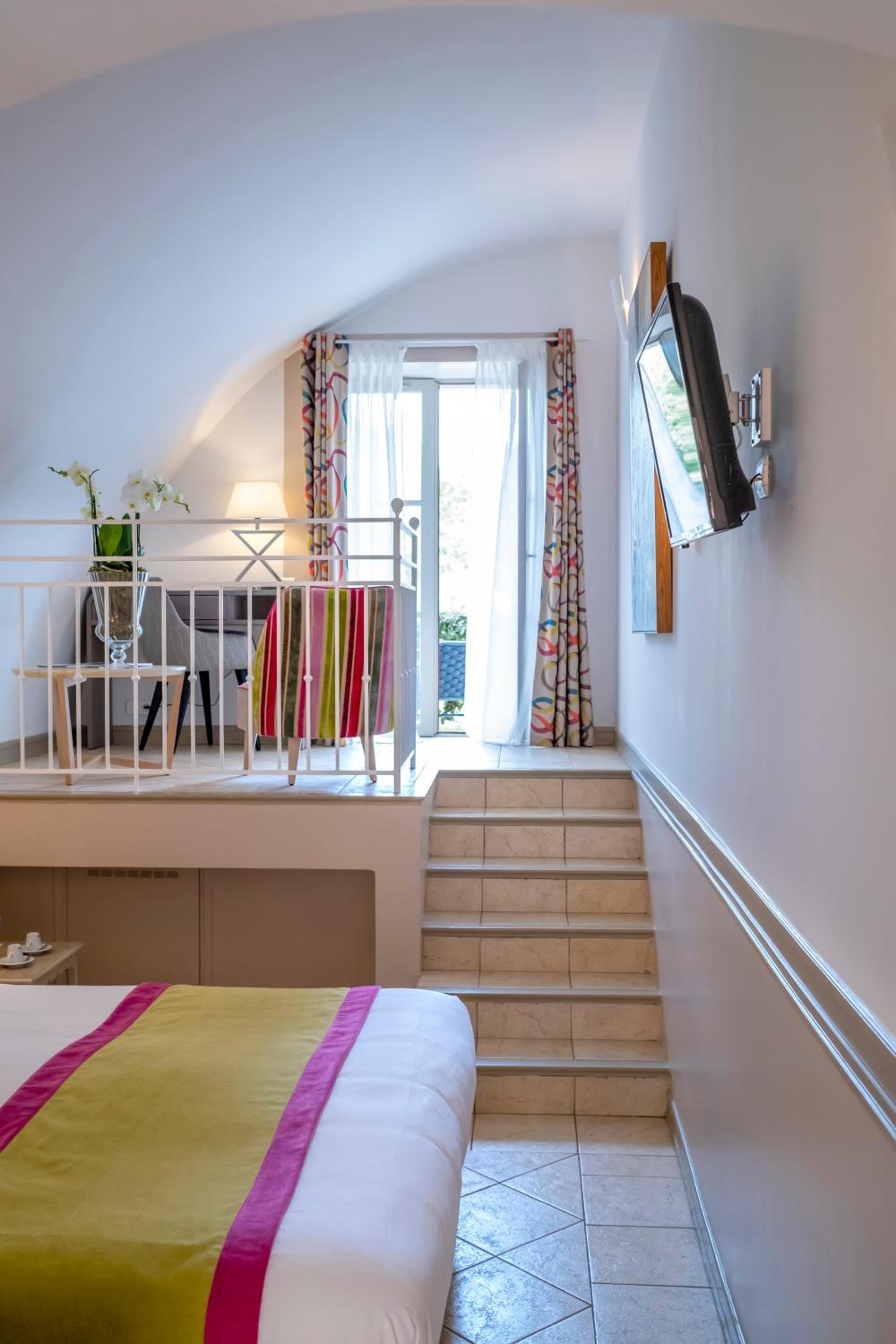 Deluxe Room with Terrace - Photo 21