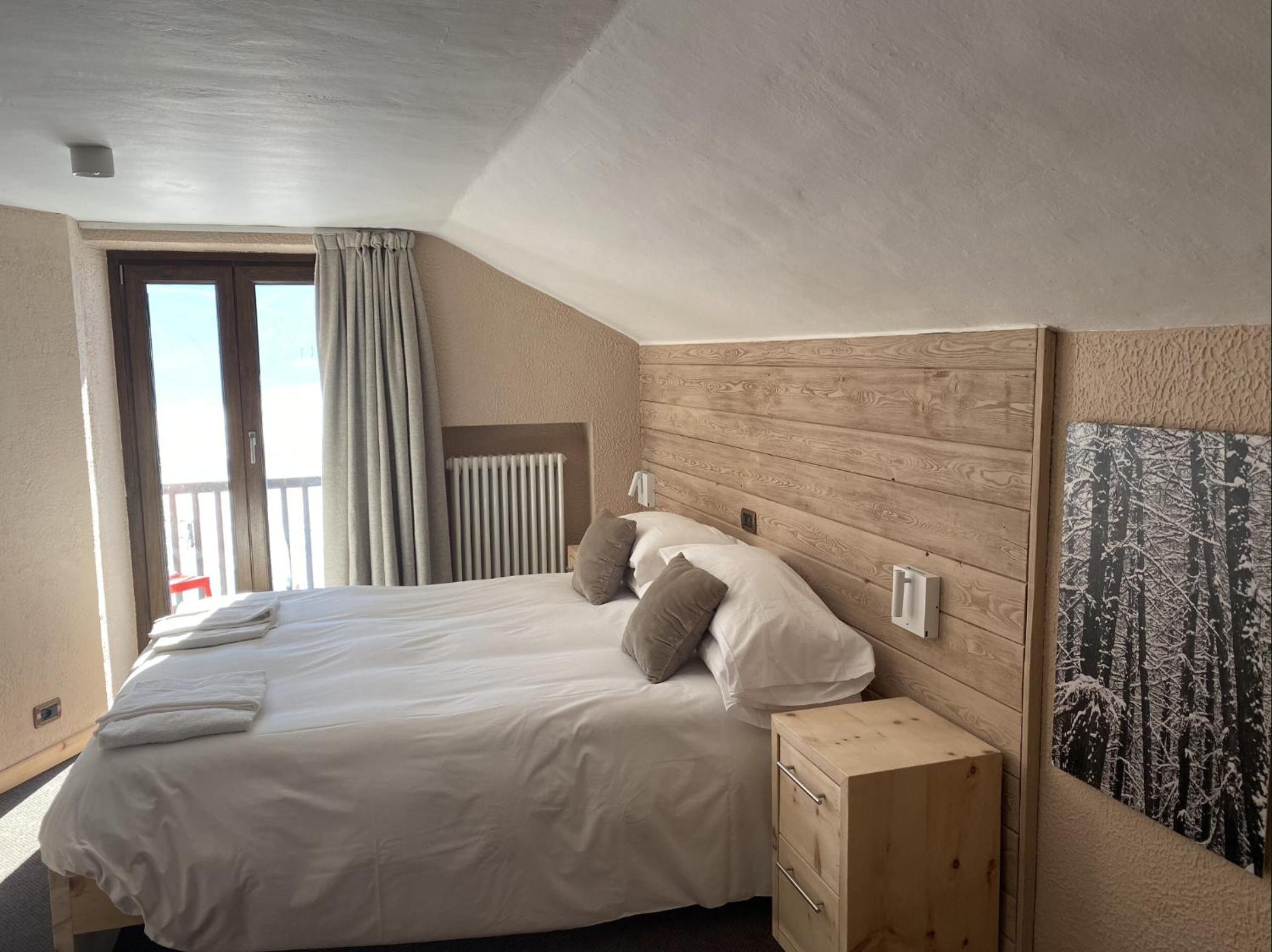 Quadruple Room with Mountain View photo 2