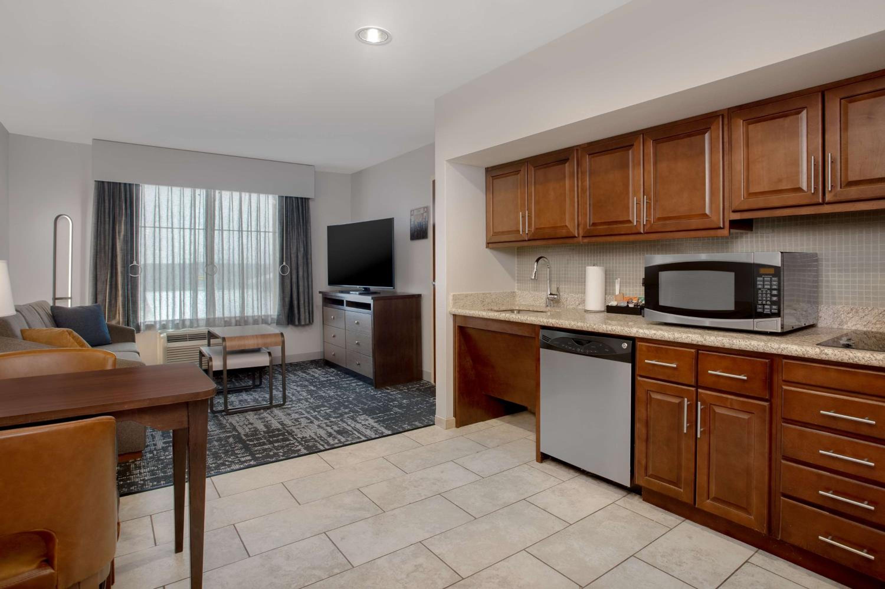Suite with Two Queen Beds and Tub - Mobility and Hearing Access/Non-Smoking
