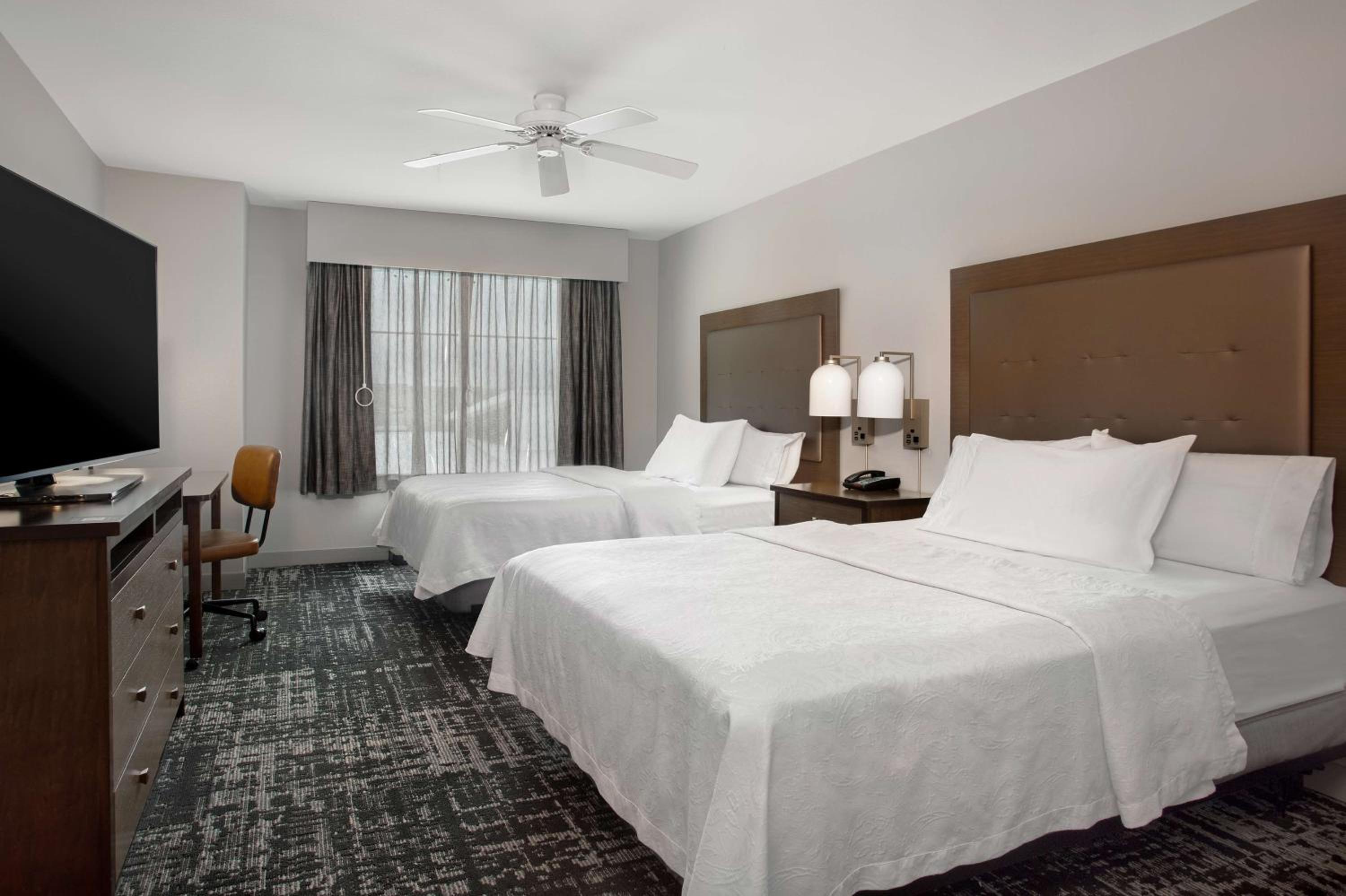 Queen Suite with Two Queen Beds - Hearing Access/Non-Smoking