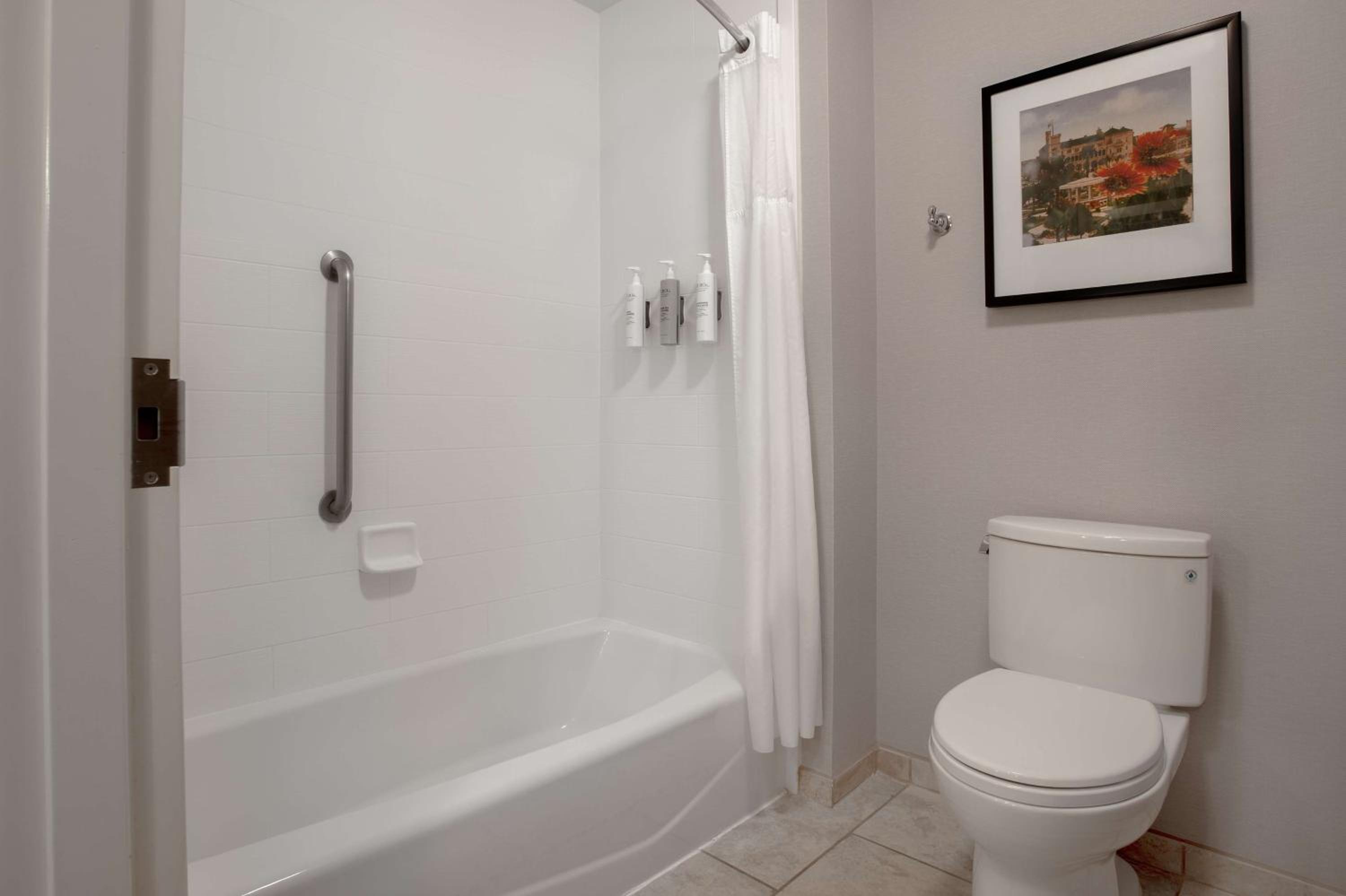 Queen Suite with Two Queen Beds - Hearing Access/Non-Smoking