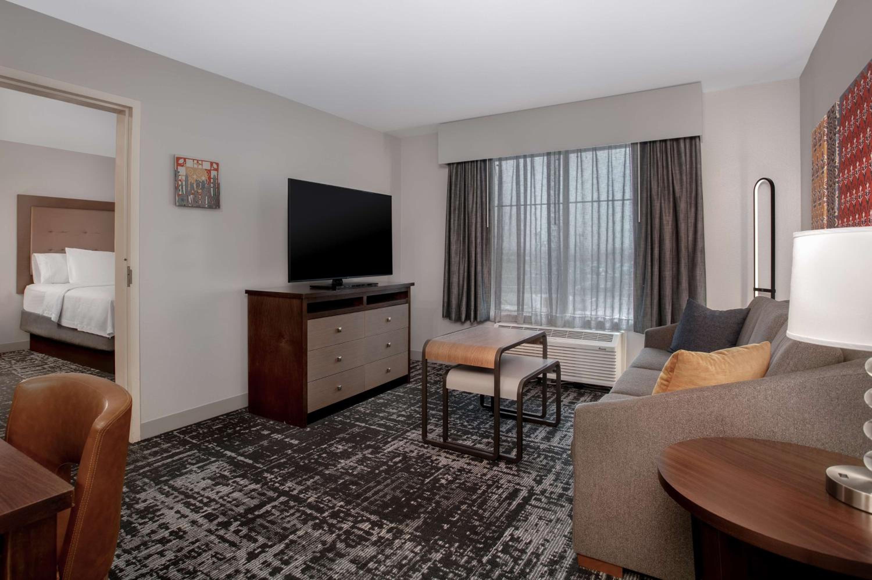 One-Bedroom Queen Suite with Two Queen Beds - Non-Smoking