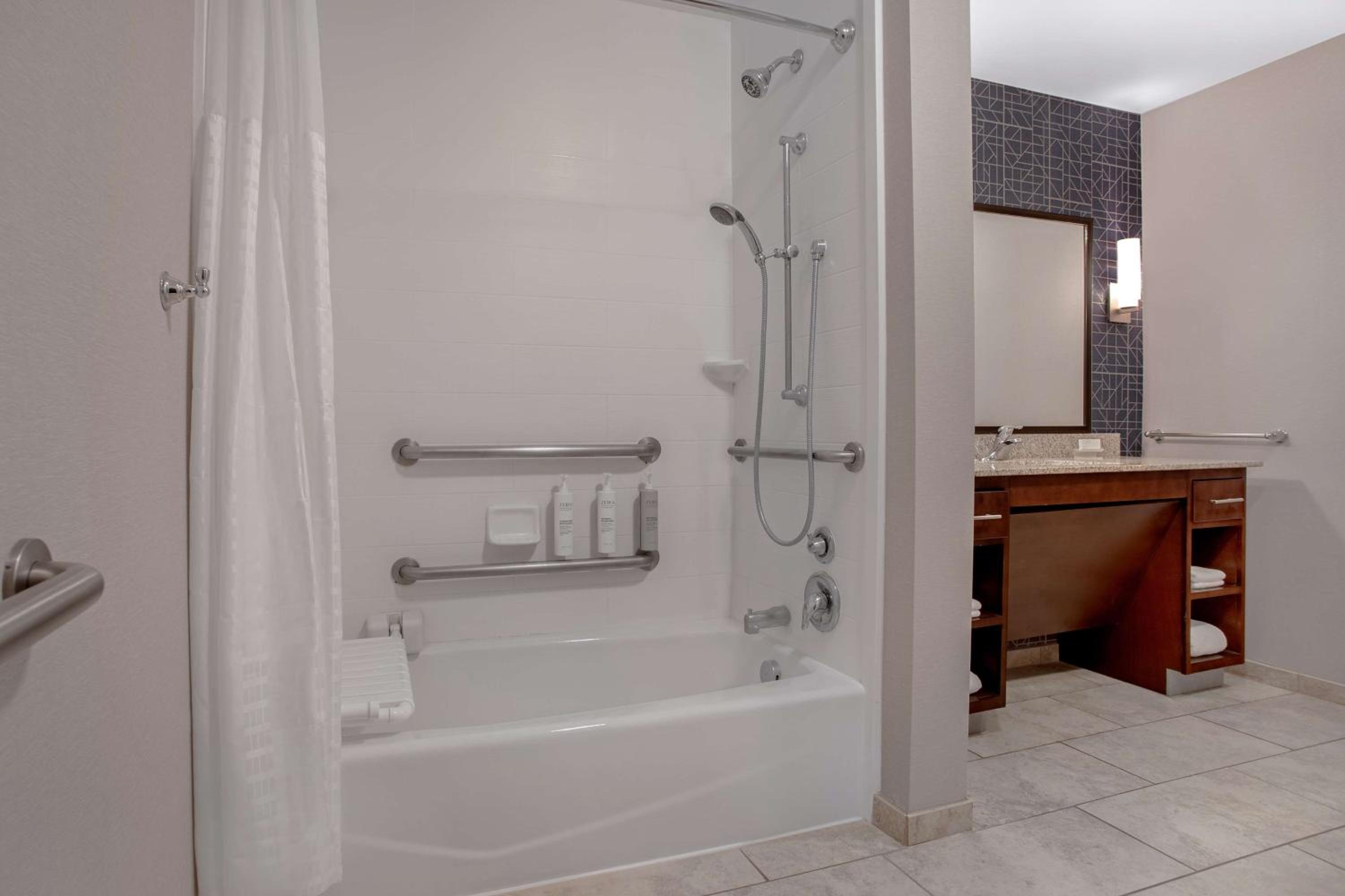 Queen Suite with Two Queen Beds - Hearing Access/Non-Smoking