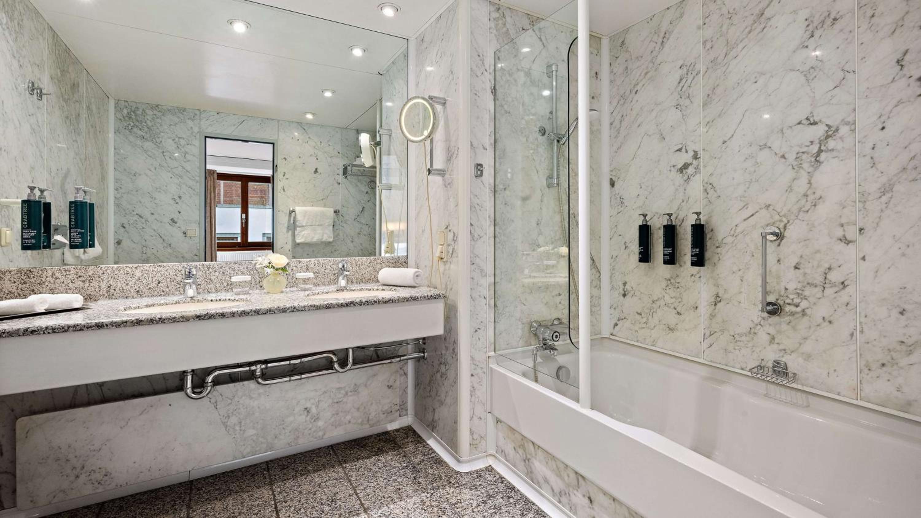 Maisonette – Junior Suite with access to the Executive Lounge - Photo 7