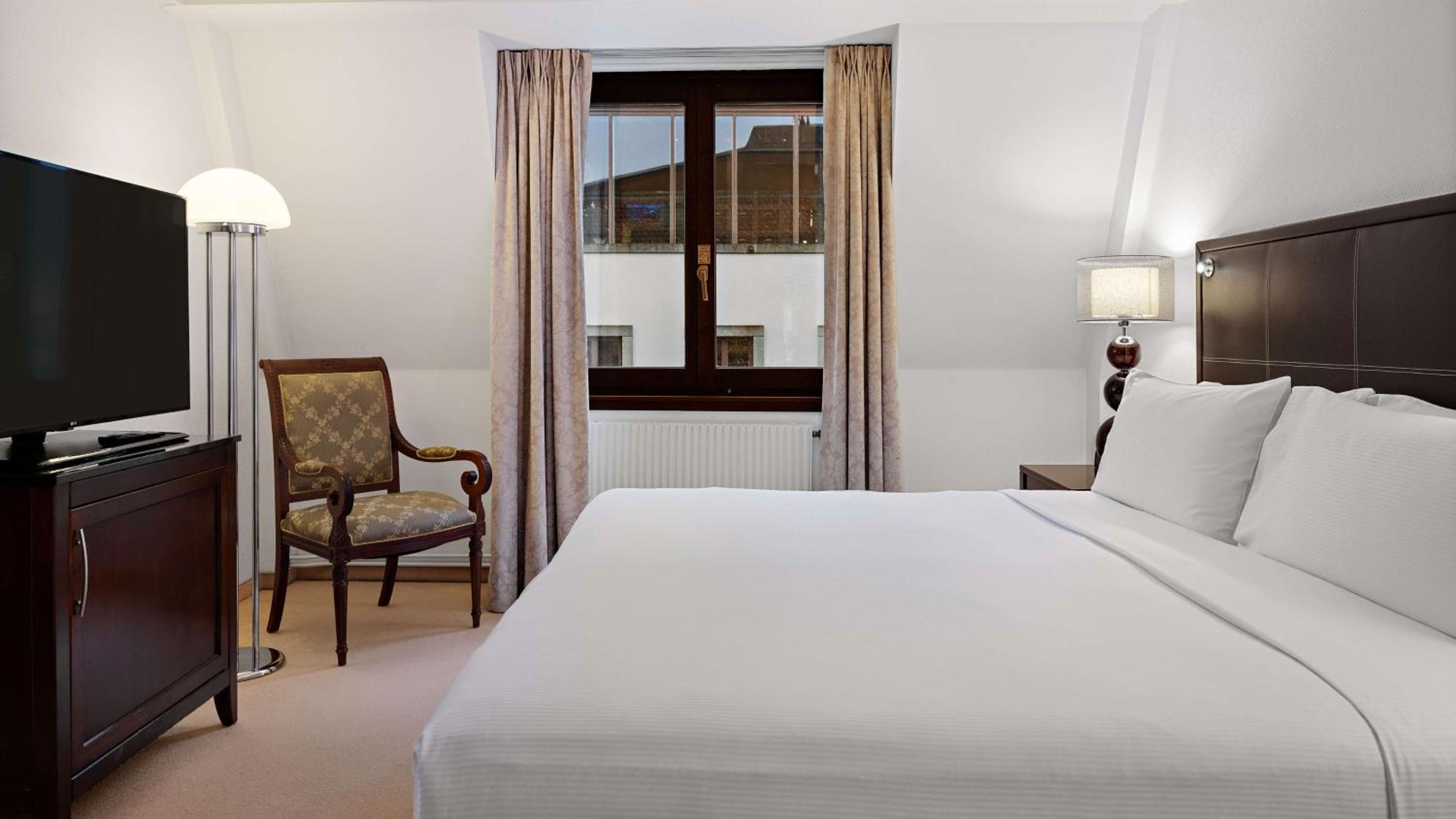 Corner King Suite