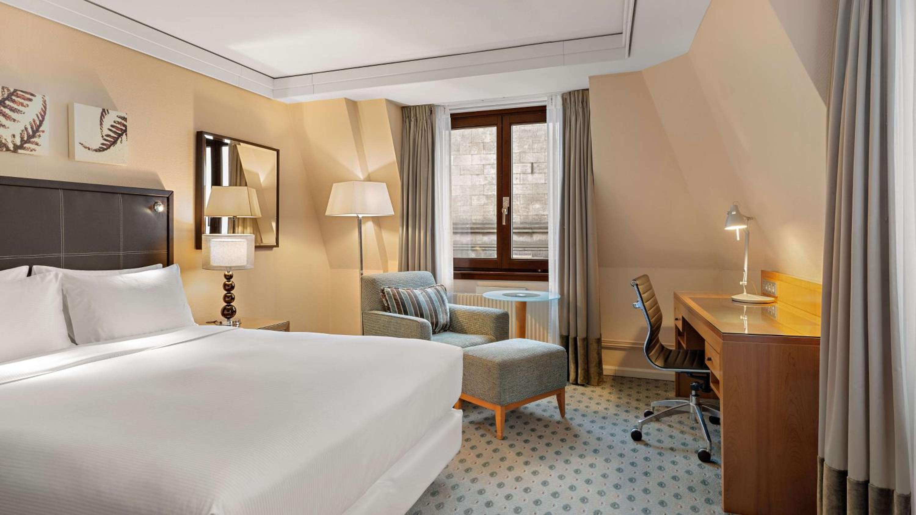 Executive Queen Room