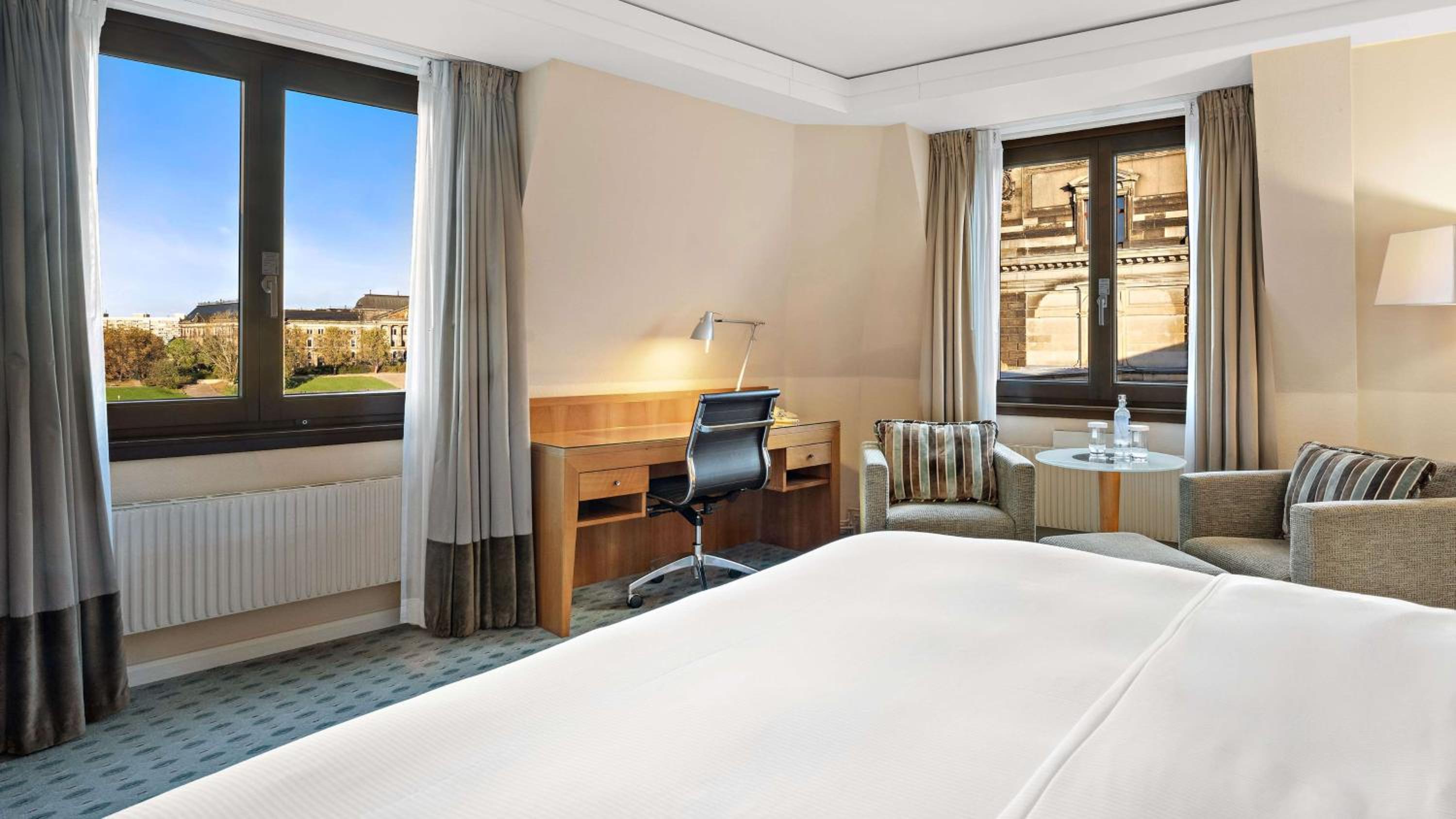 Queen Executive Room with Riverview and access to the Executive Lounge