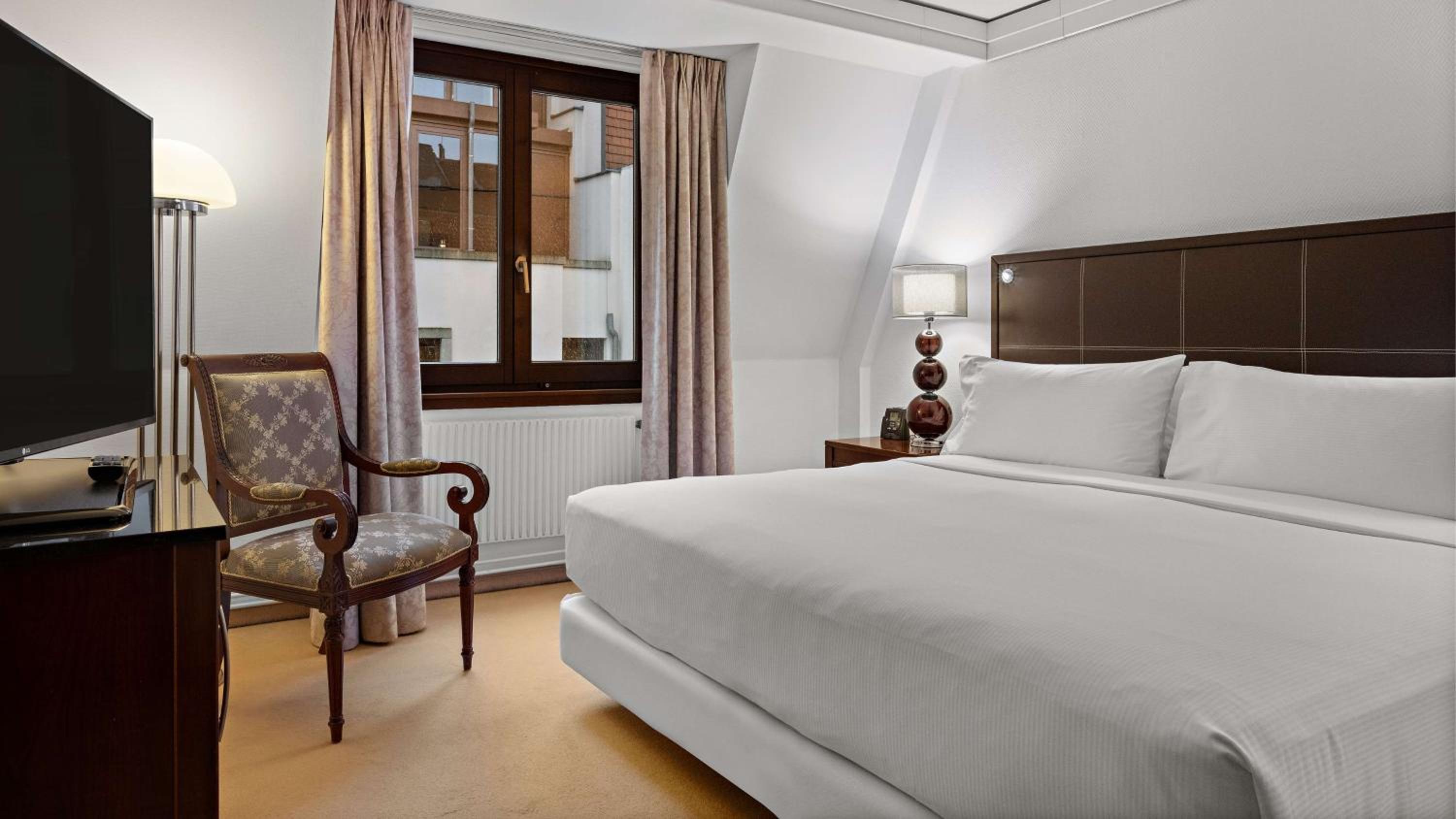Corner King Suite