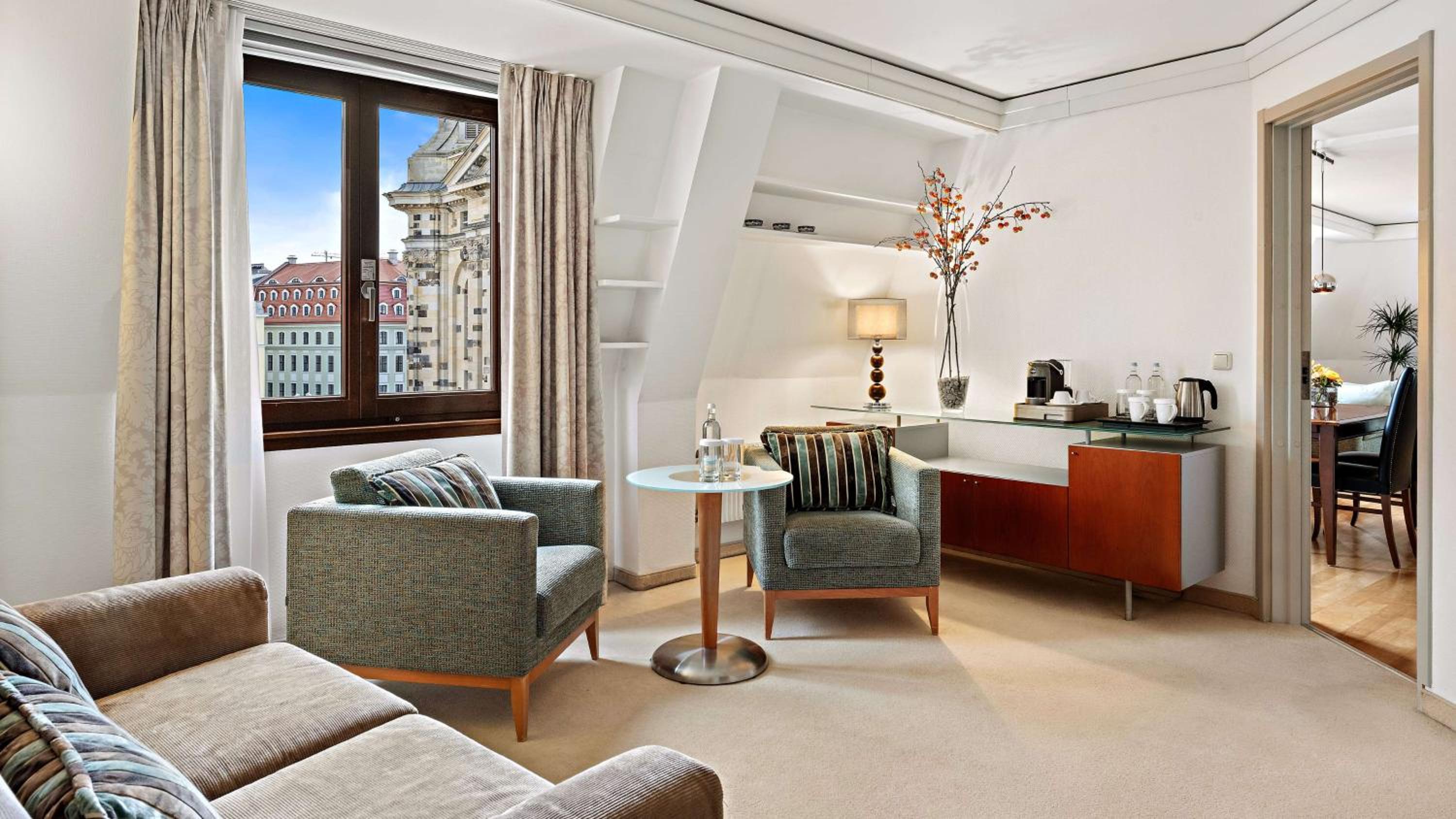 Corner King Suite