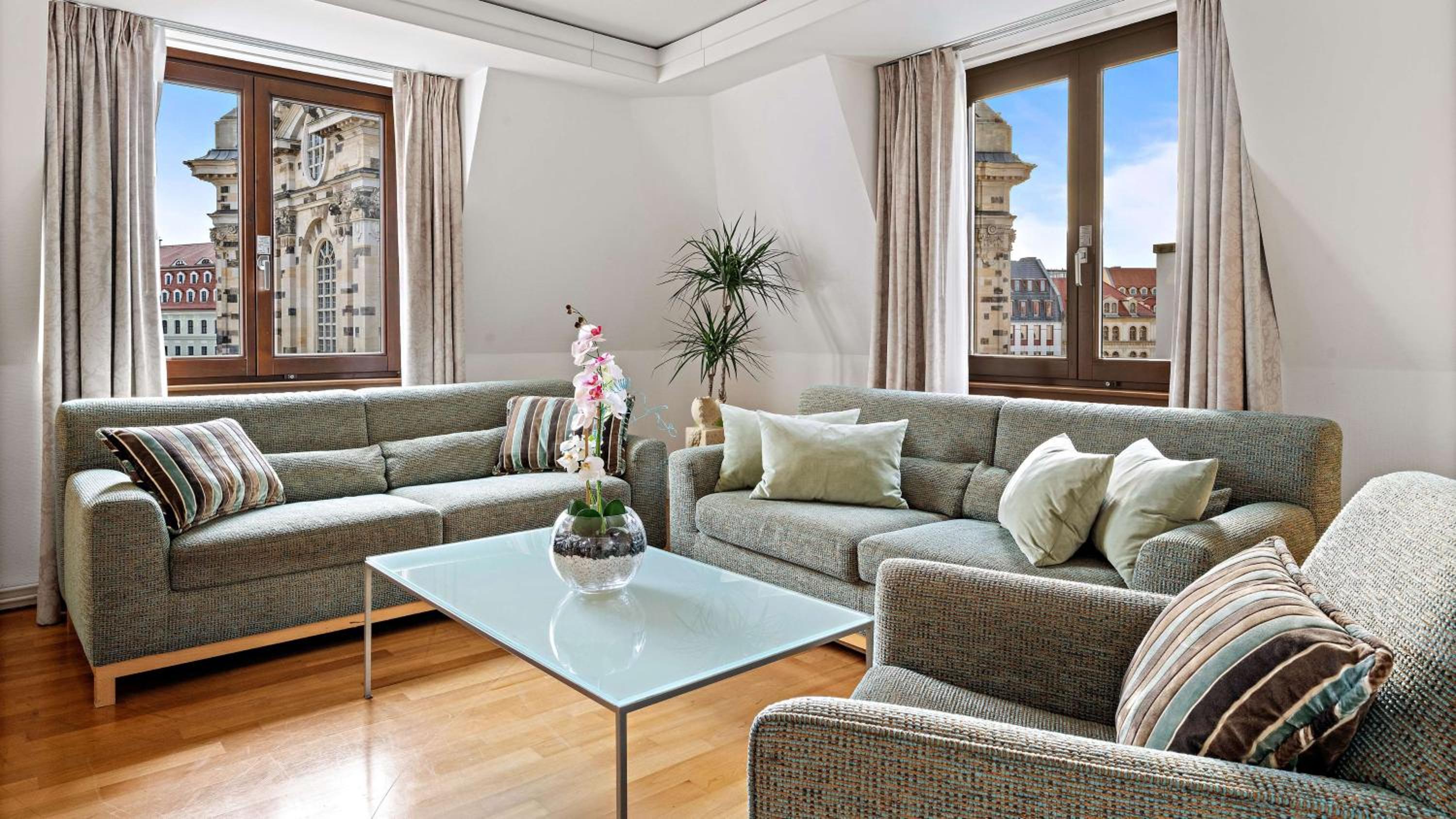 Corner King Suite