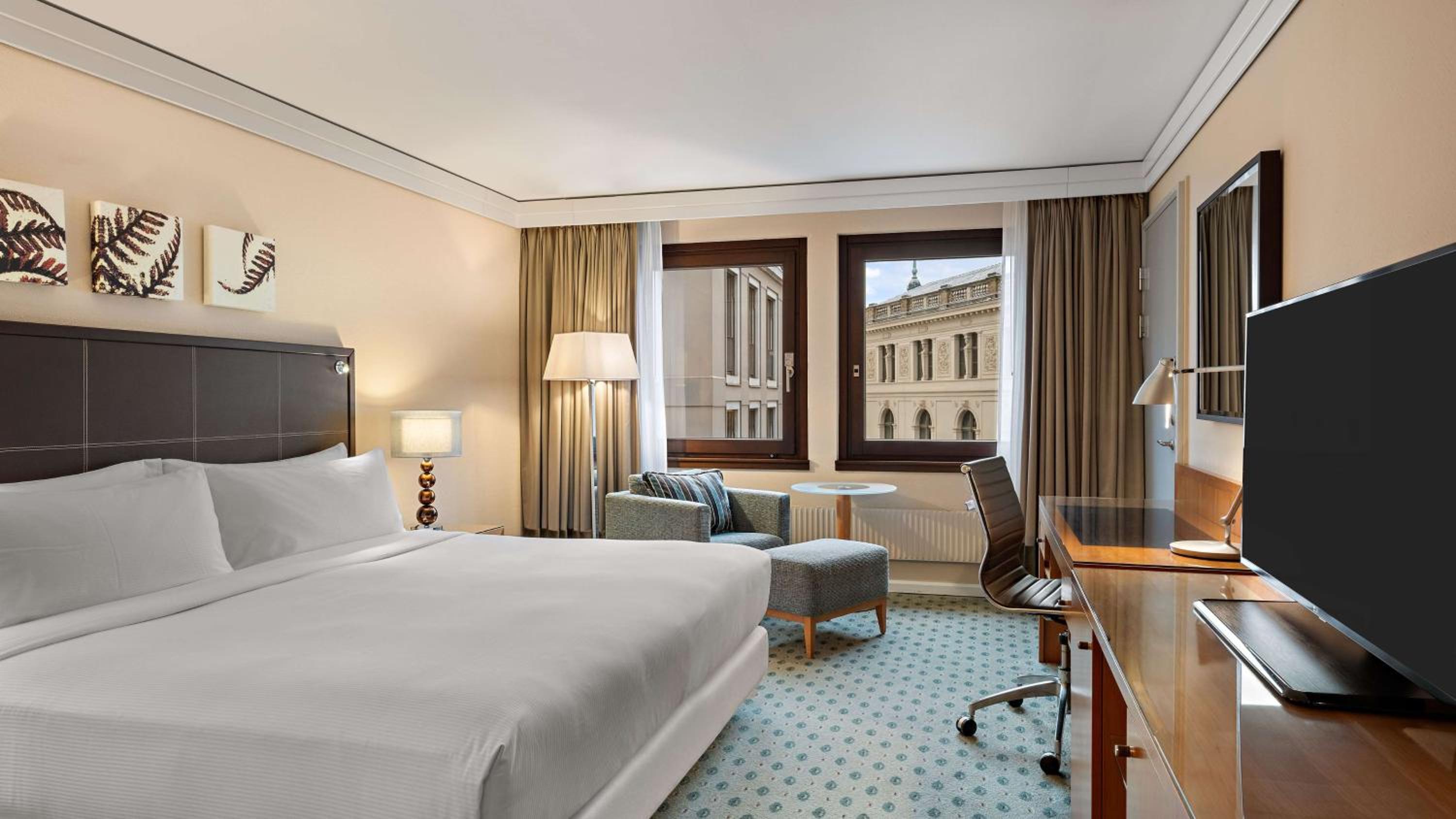 Executive Double Room thumbnail 6