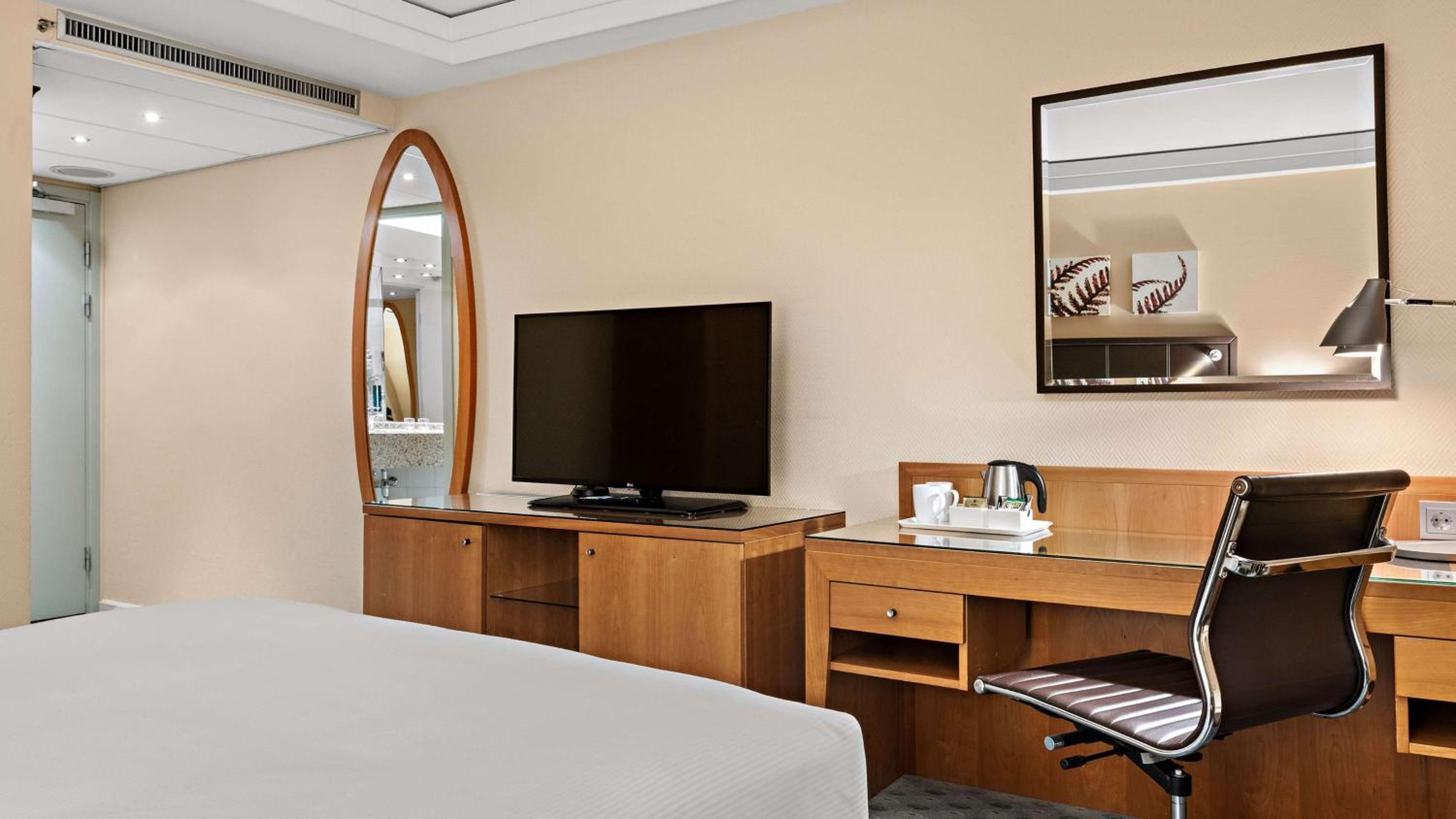 Deluxe Queen Room