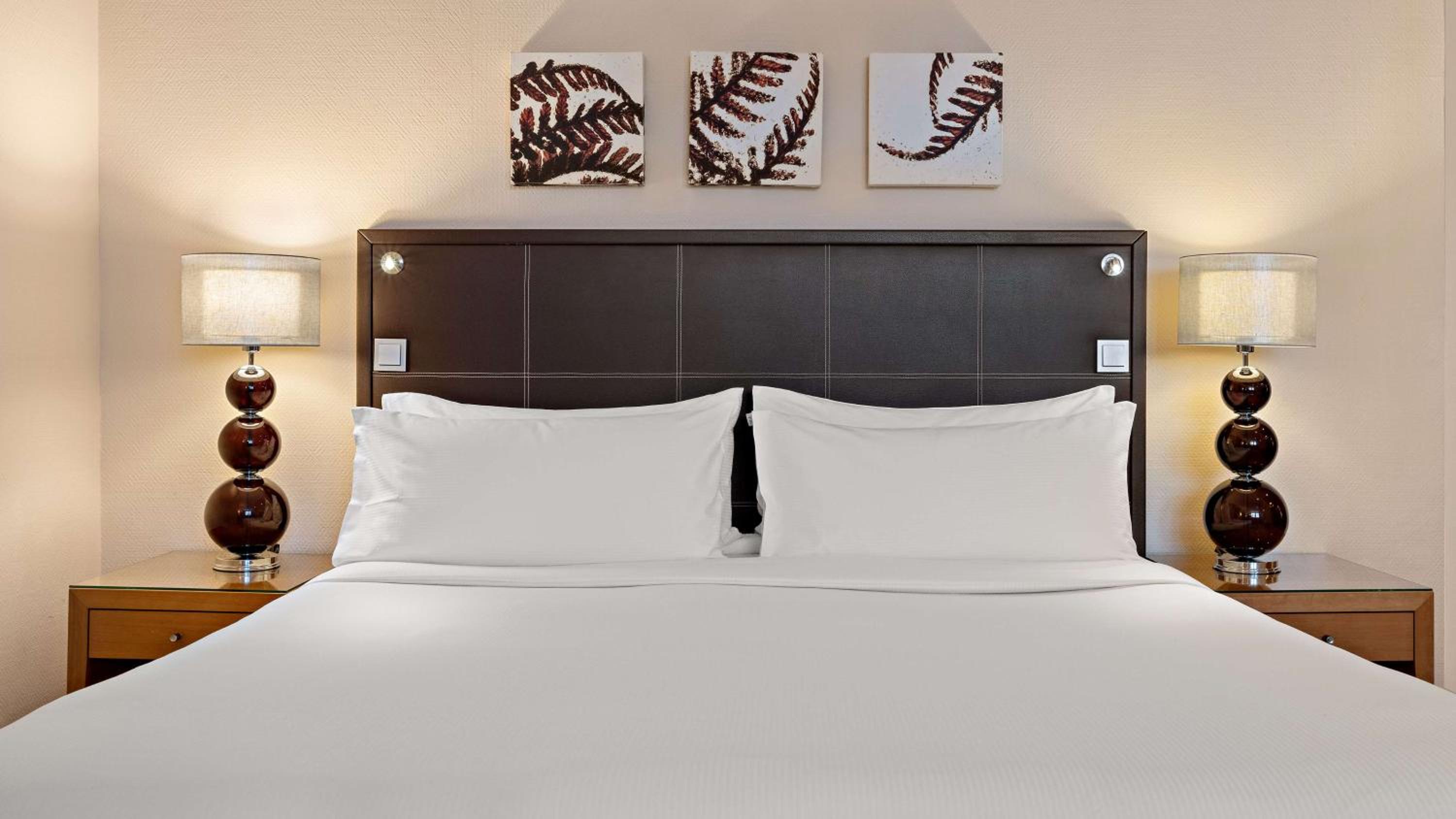 Executive Double Room thumbnail 5
