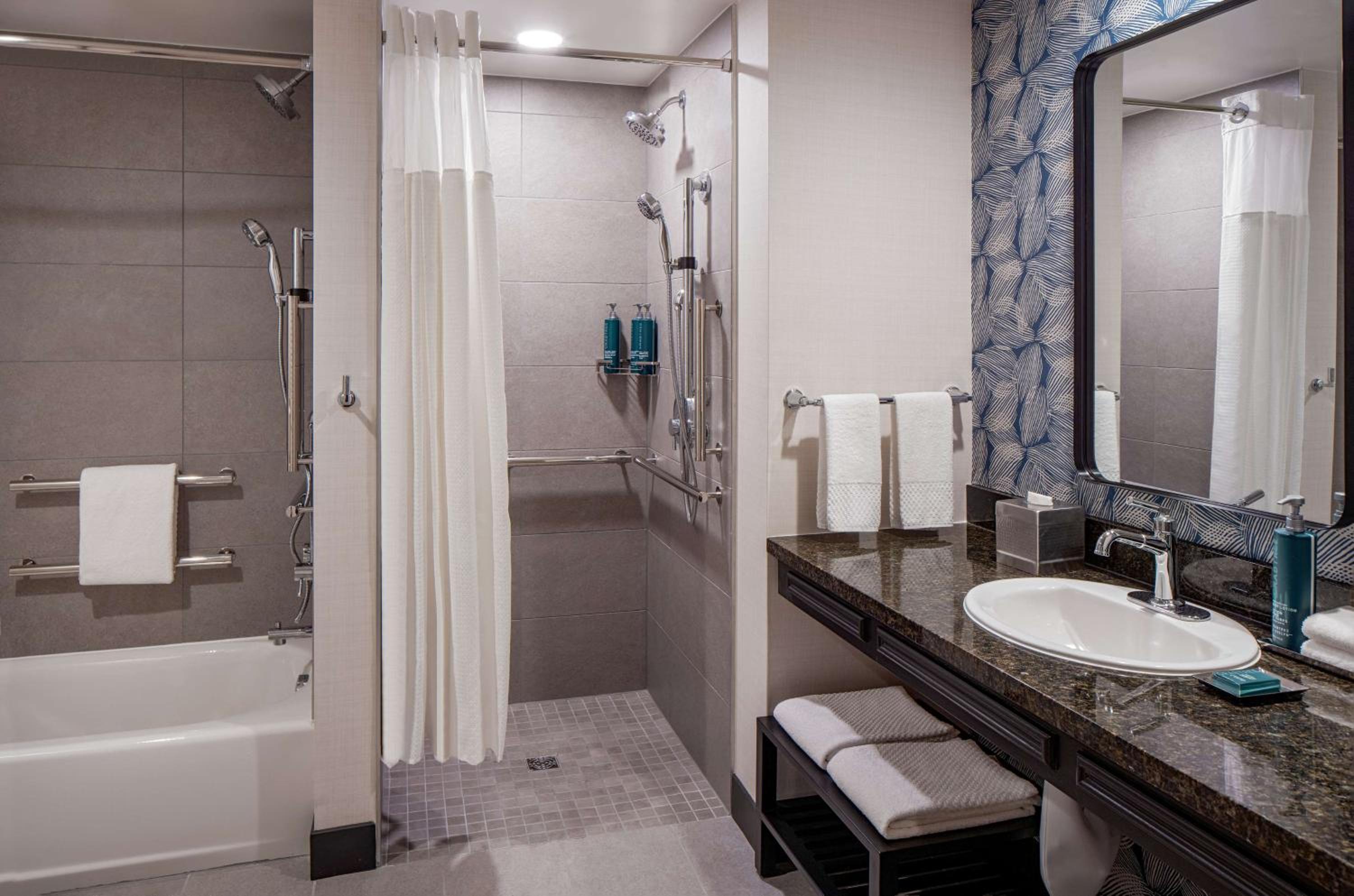 King Room with Roll-In Shower - Mobility/Hearing Accessible - Photo 9