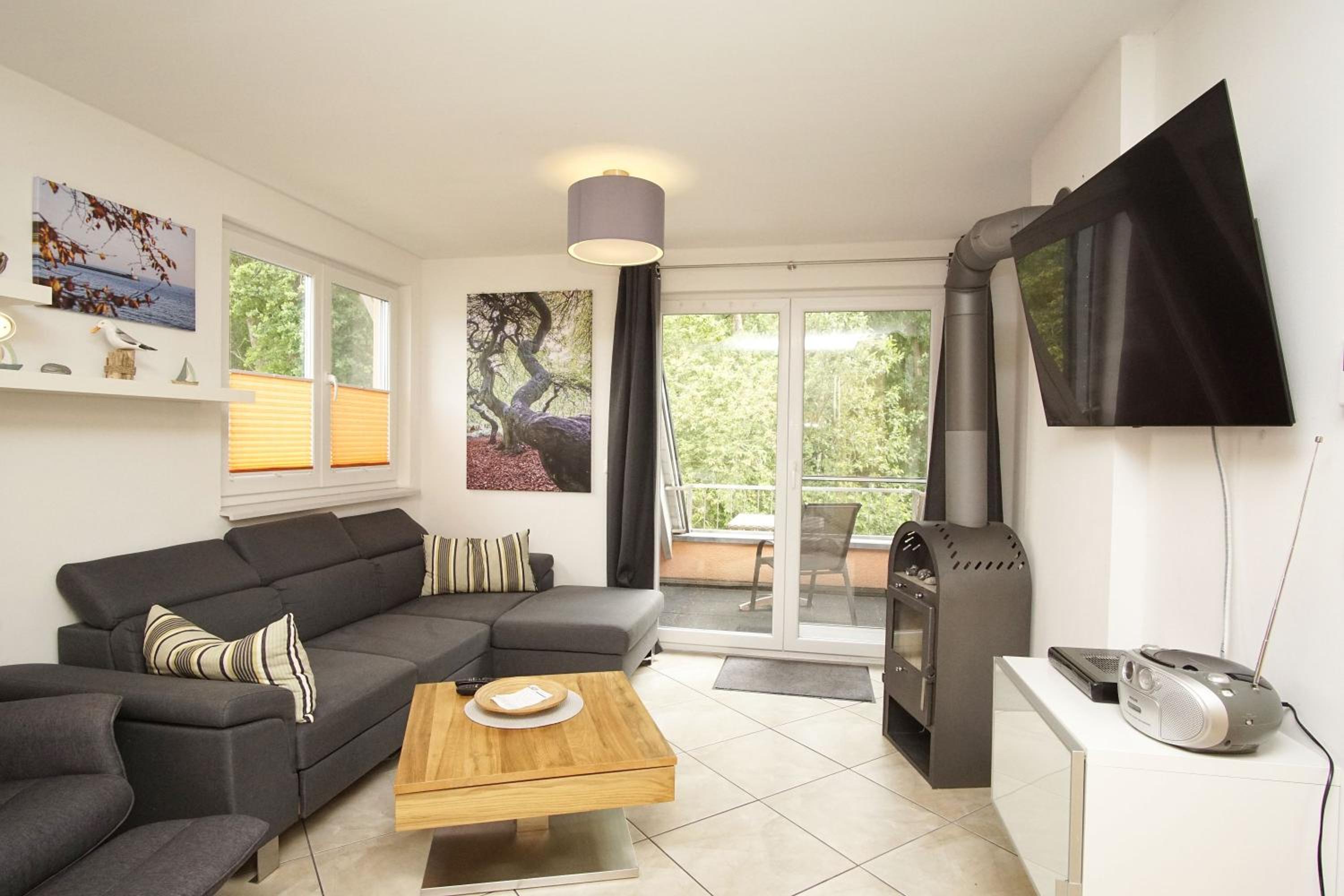 Apartment with Balcony photo 2