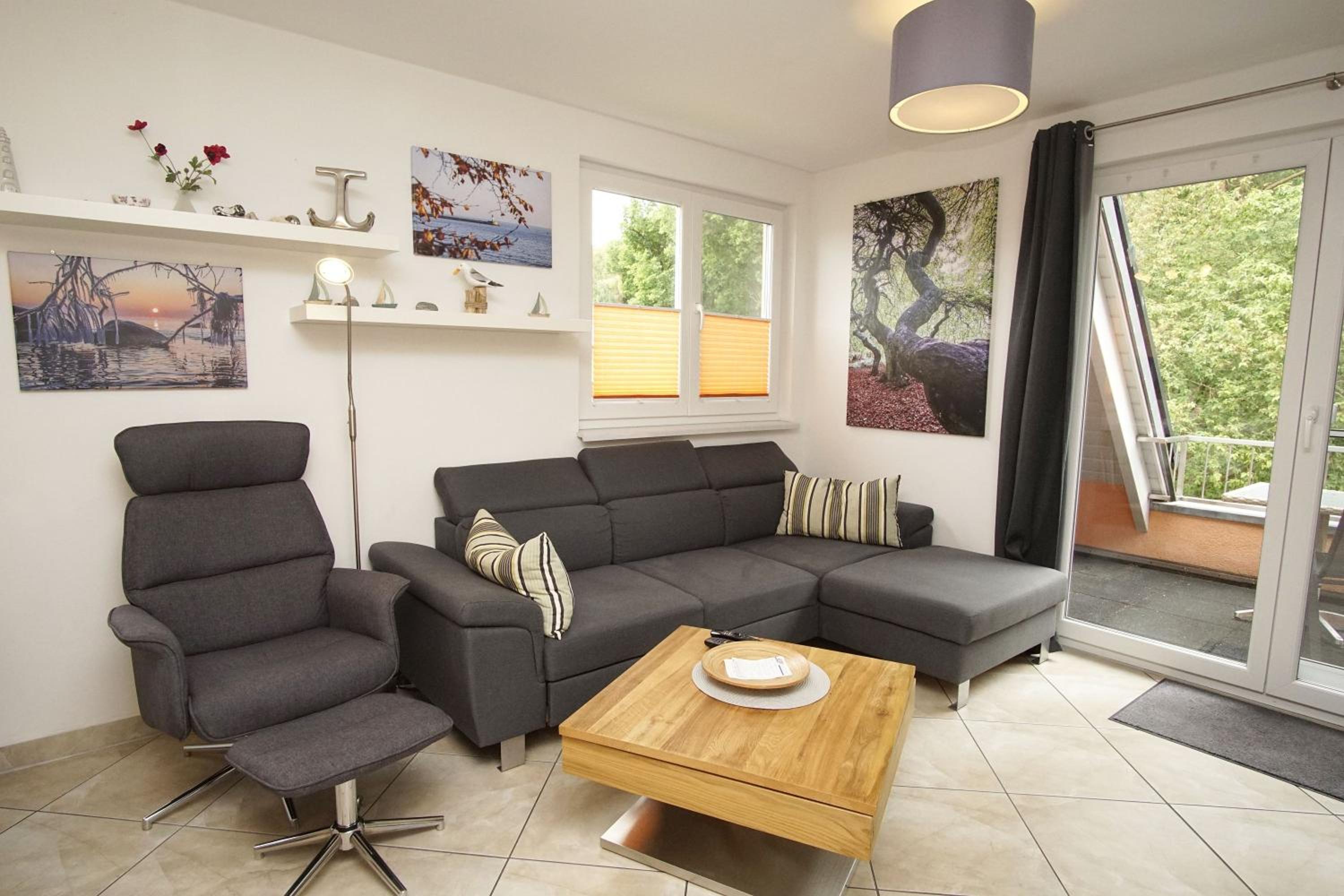 Apartment with Balcony photo 3