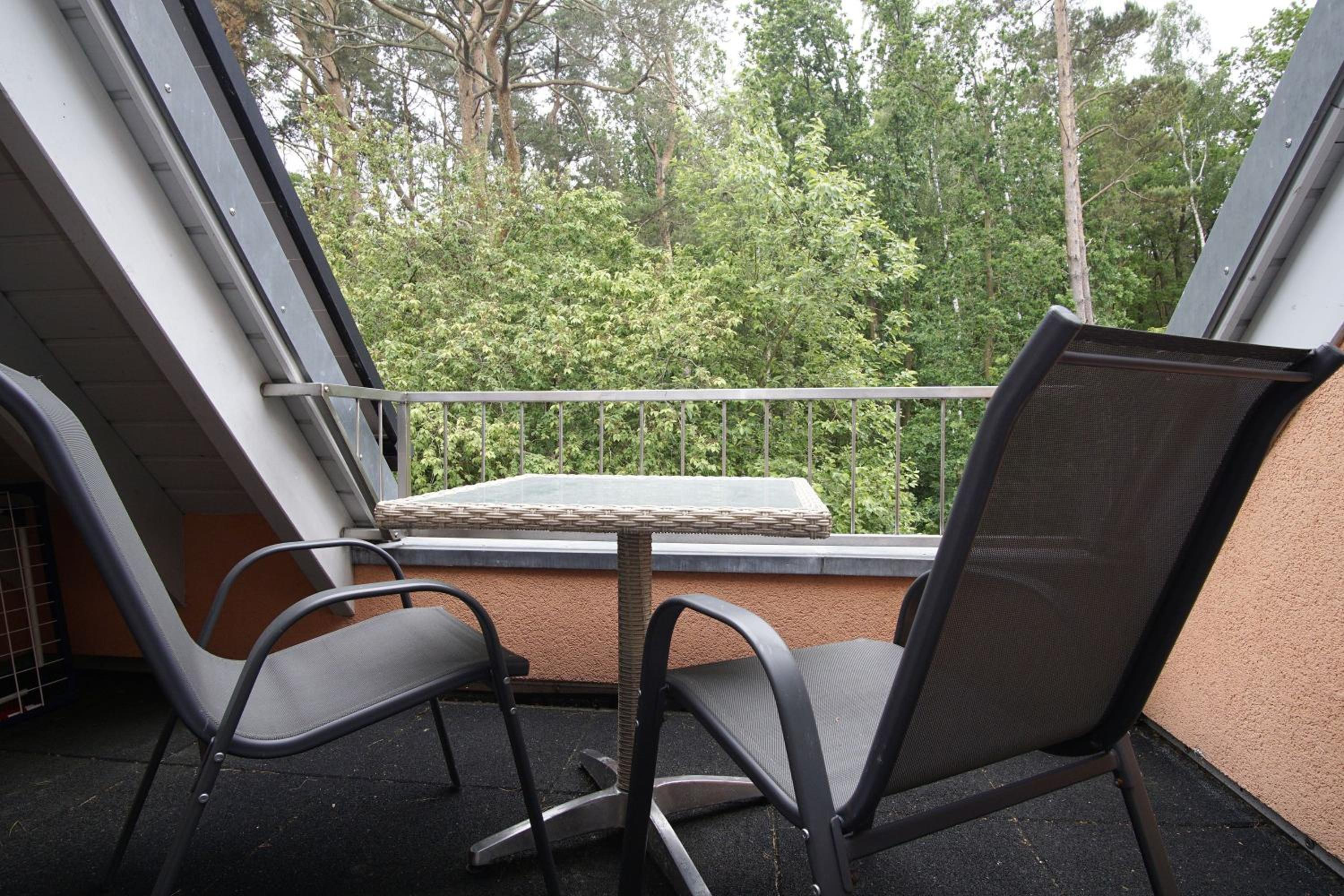 Apartment with Balcony photo 3