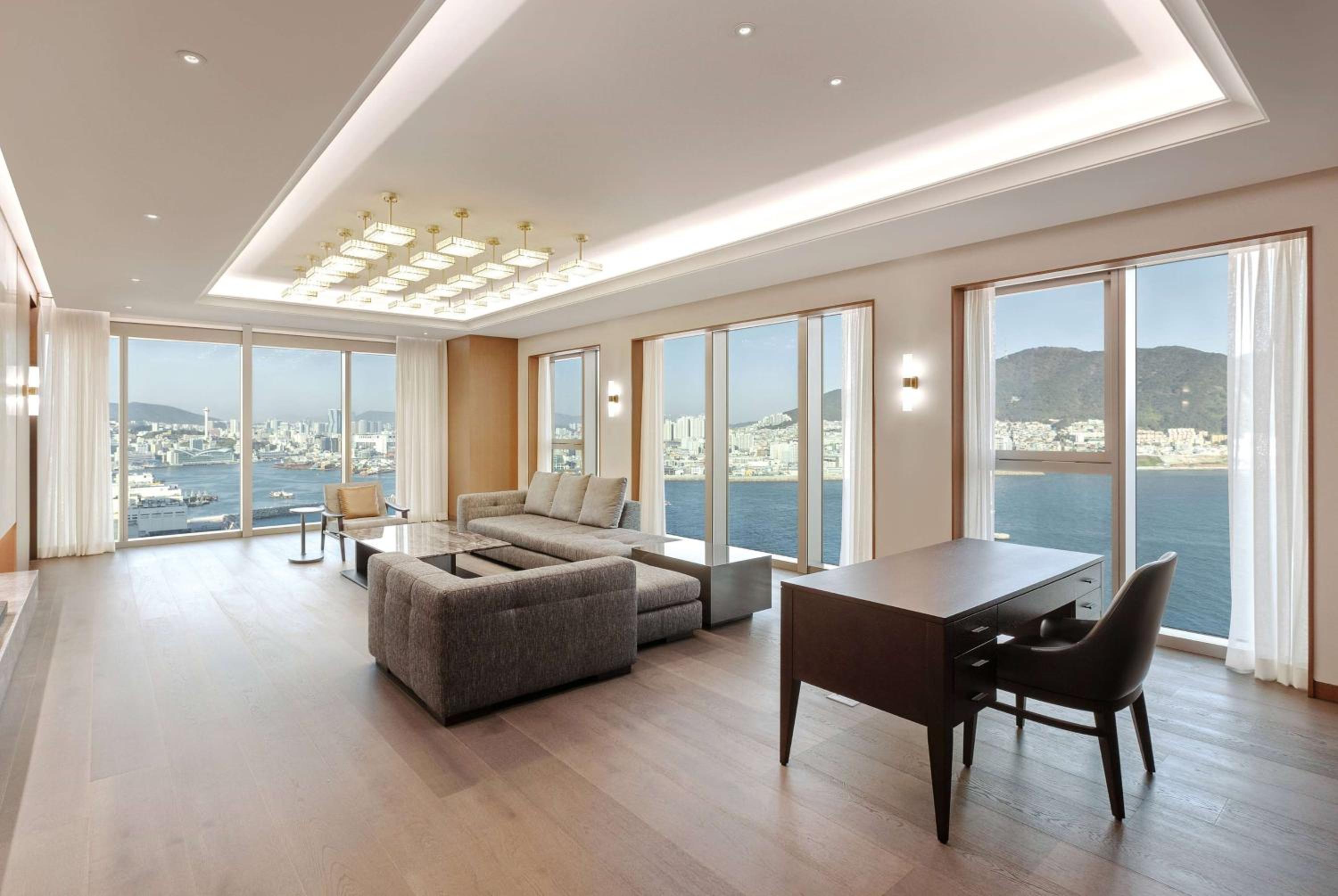 Grand Suite - Non-Smoking - Photo 1