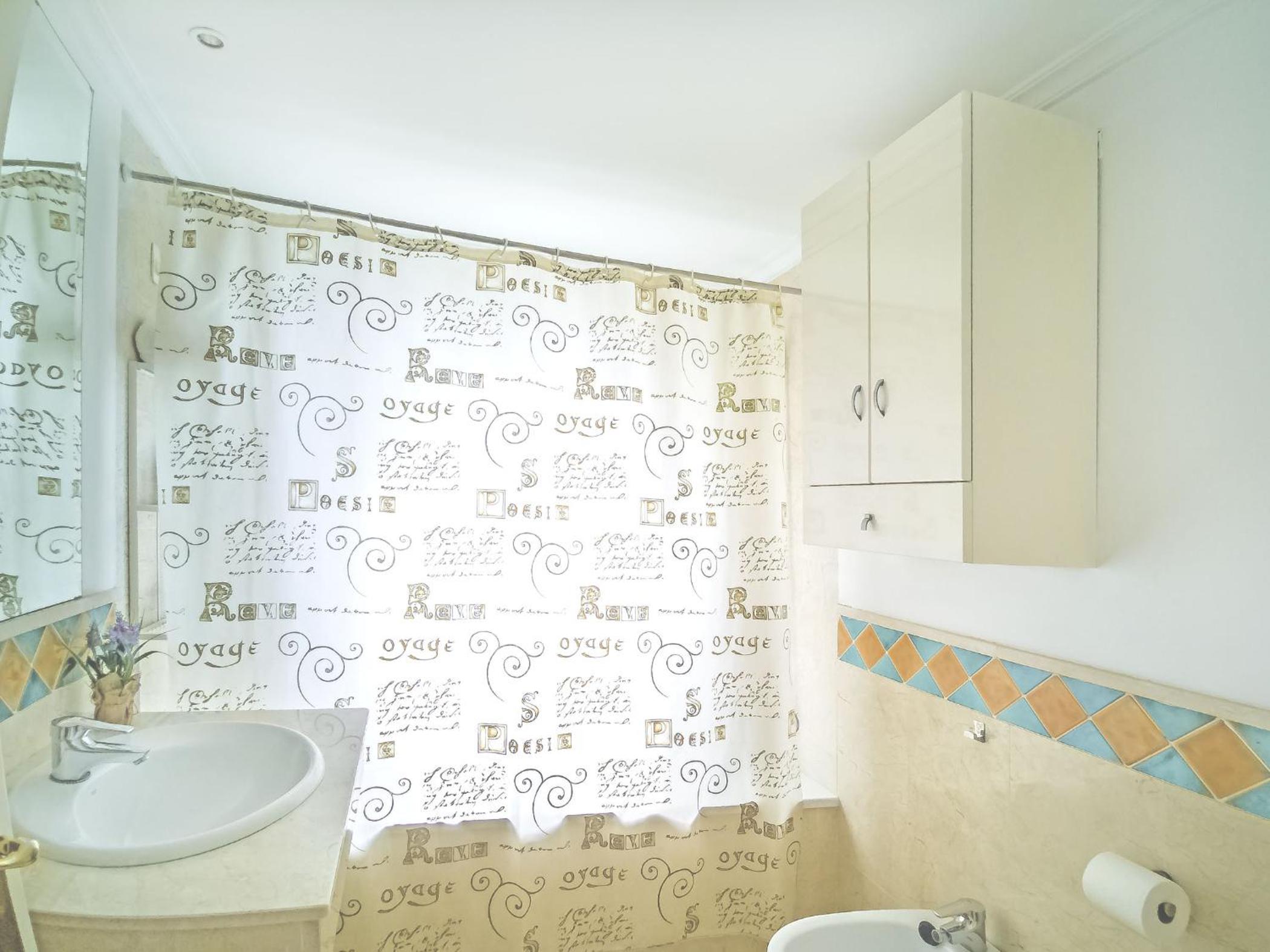 Three-Bedroom Apartment with Sea View thumbnail 5