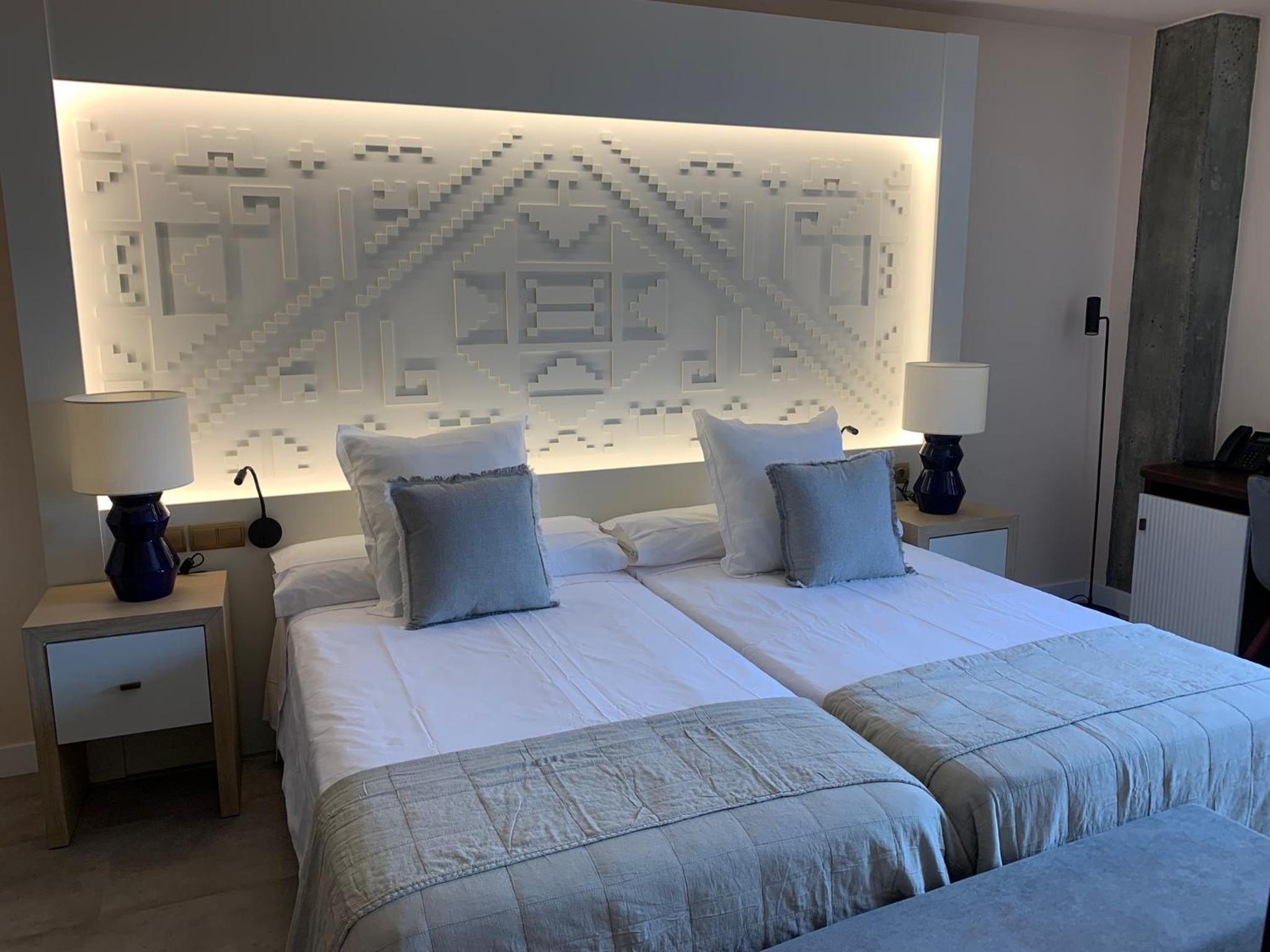 Deluxe Room - Photo 1