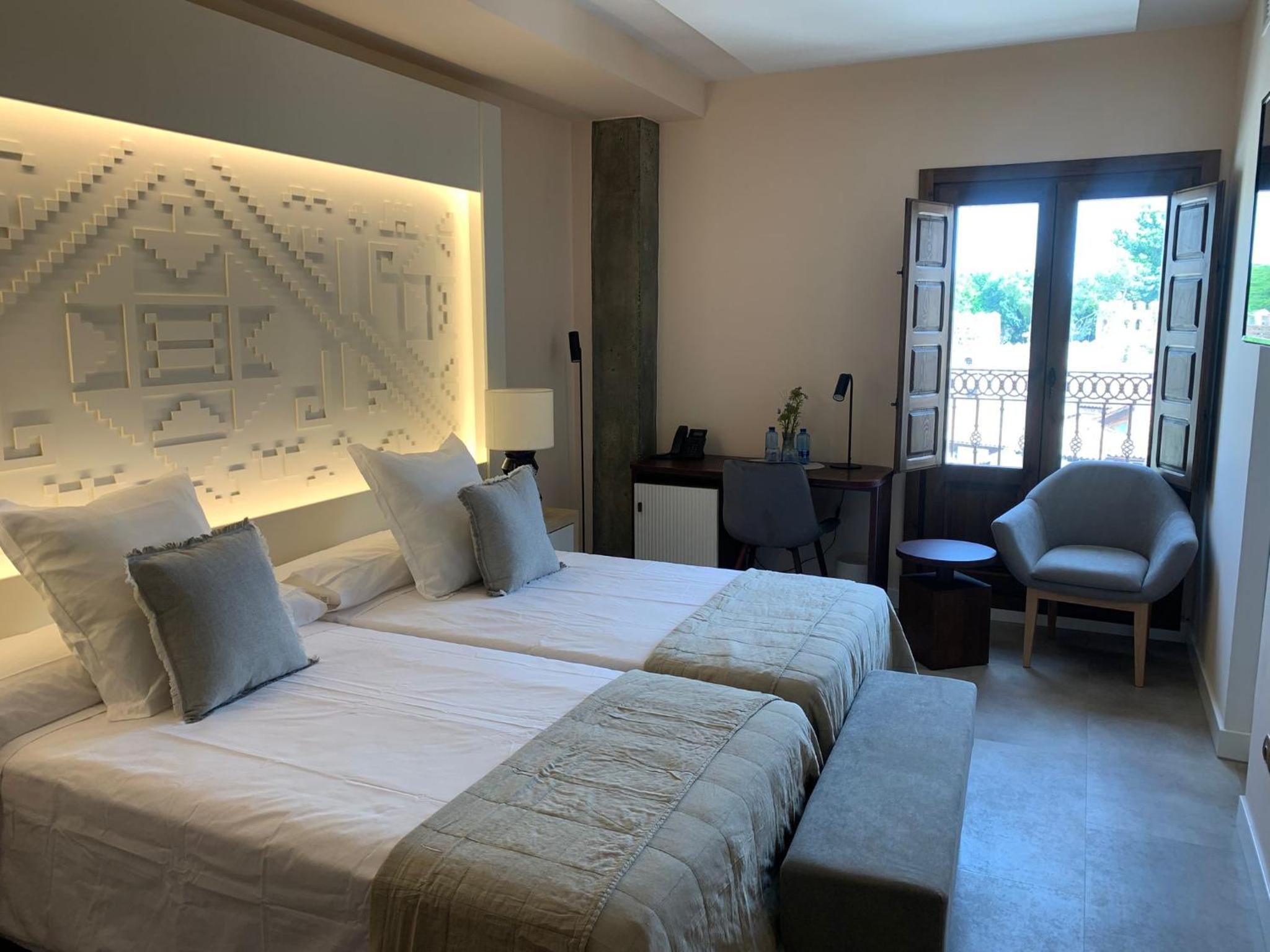Deluxe Room - Photo 2