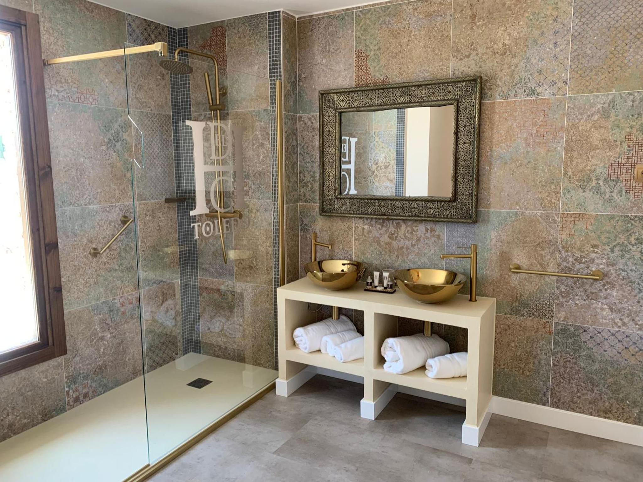 Deluxe Room - Photo 7
