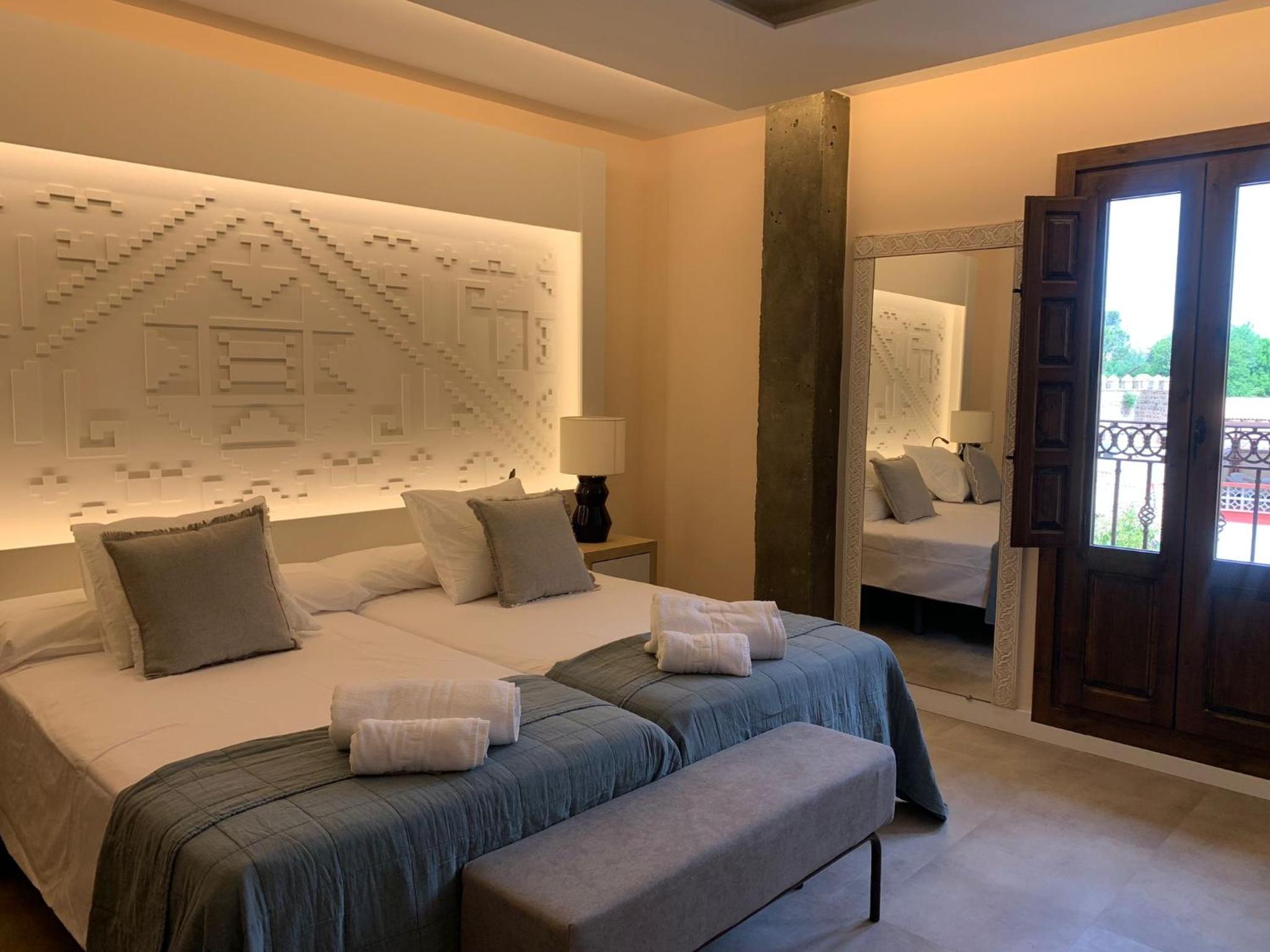 Deluxe Room - Photo 5