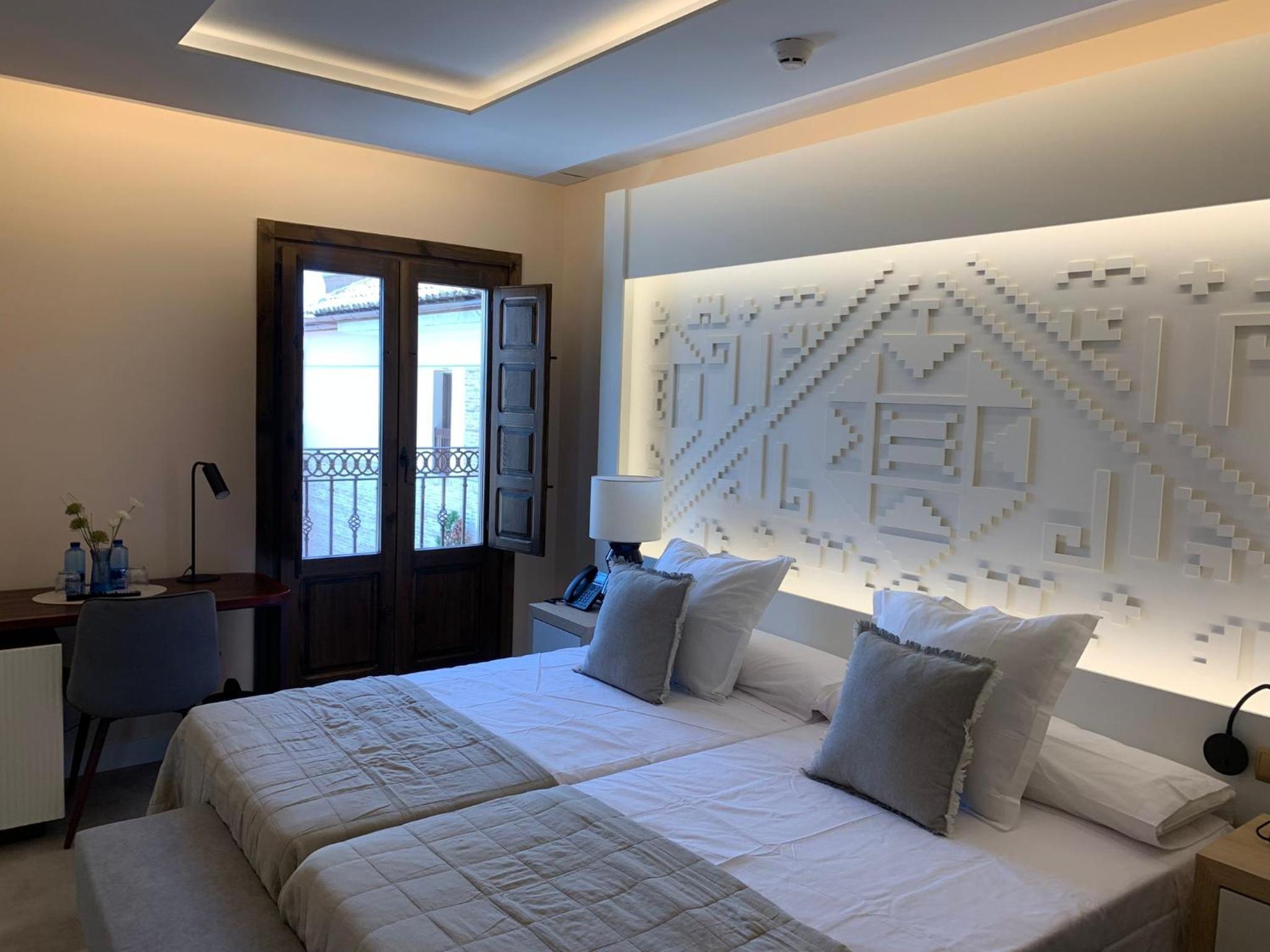 Deluxe Room - Photo 4