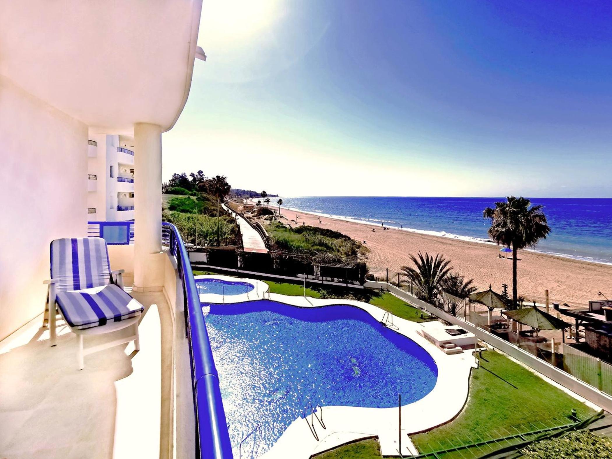 Three-Bedroom Apartment with Sea View thumbnail 6