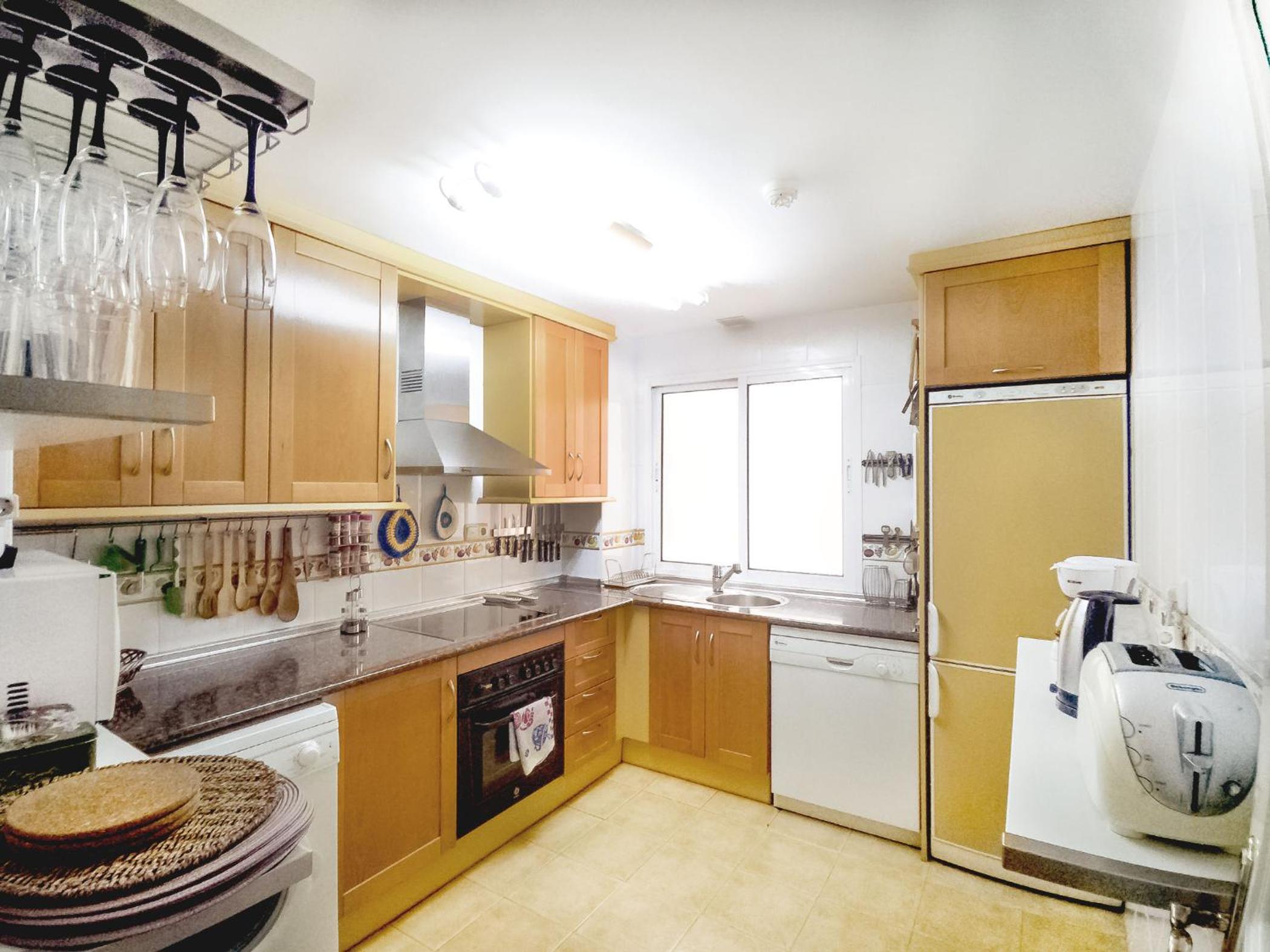 Three-Bedroom Apartment with Sea View thumbnail 5