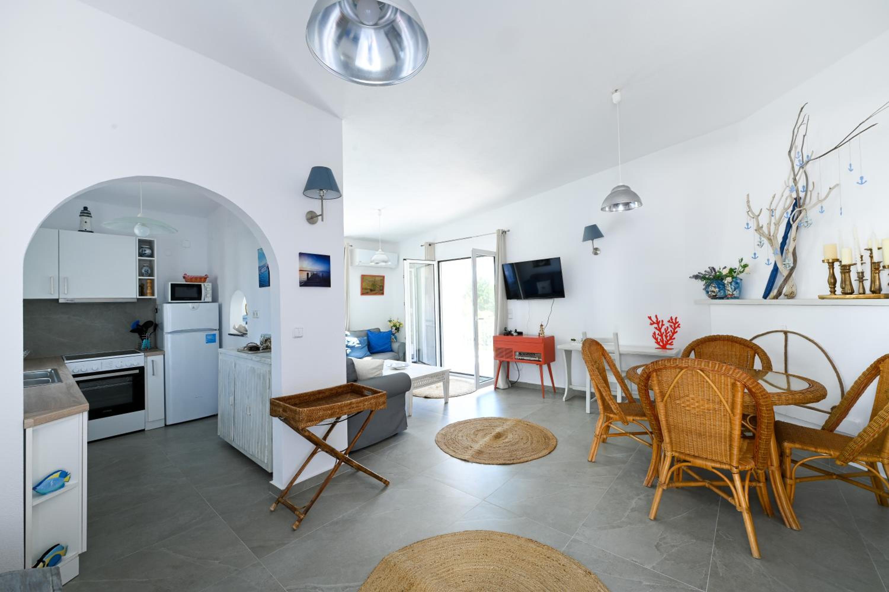 Apartment with Balcony photo 1