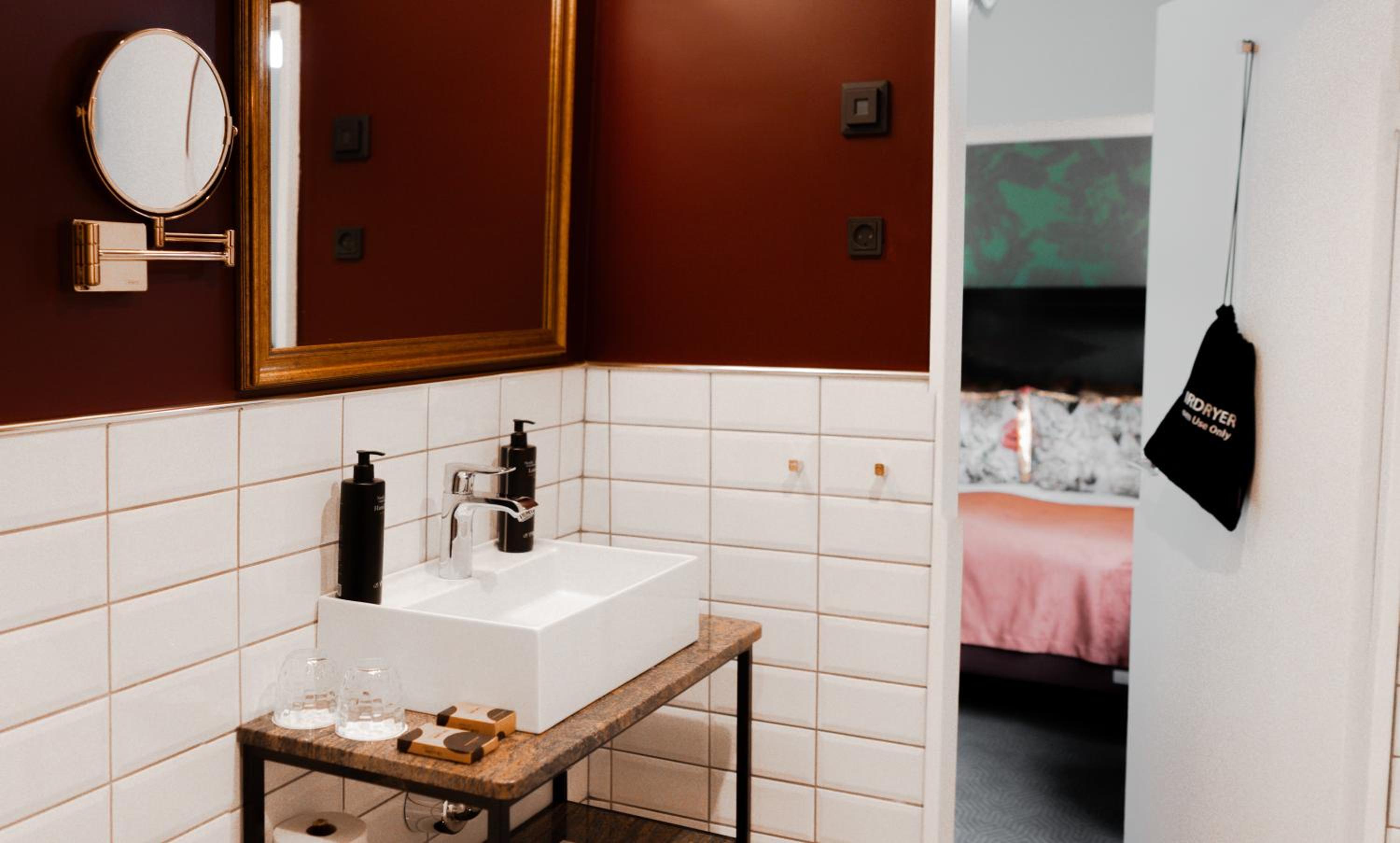 Classic Twin Room - Photo 4