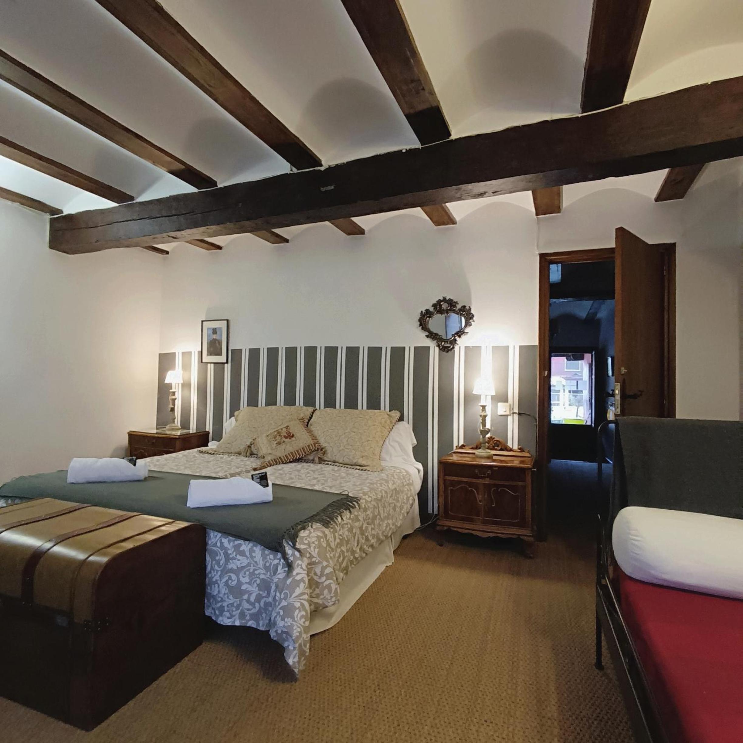 Habitación Doble o con Dos Camas con Baño Compartido