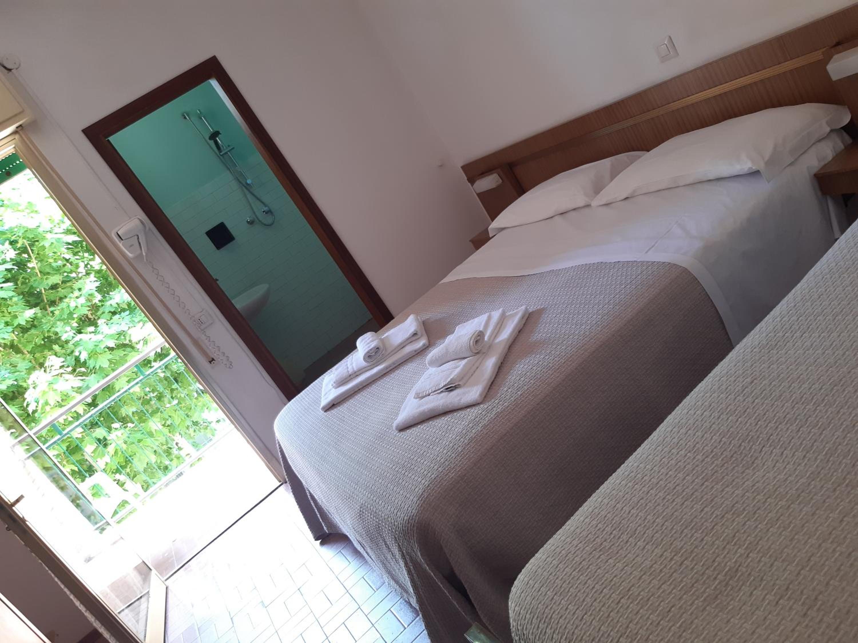 Triple Room with Bathroom - Photo 7