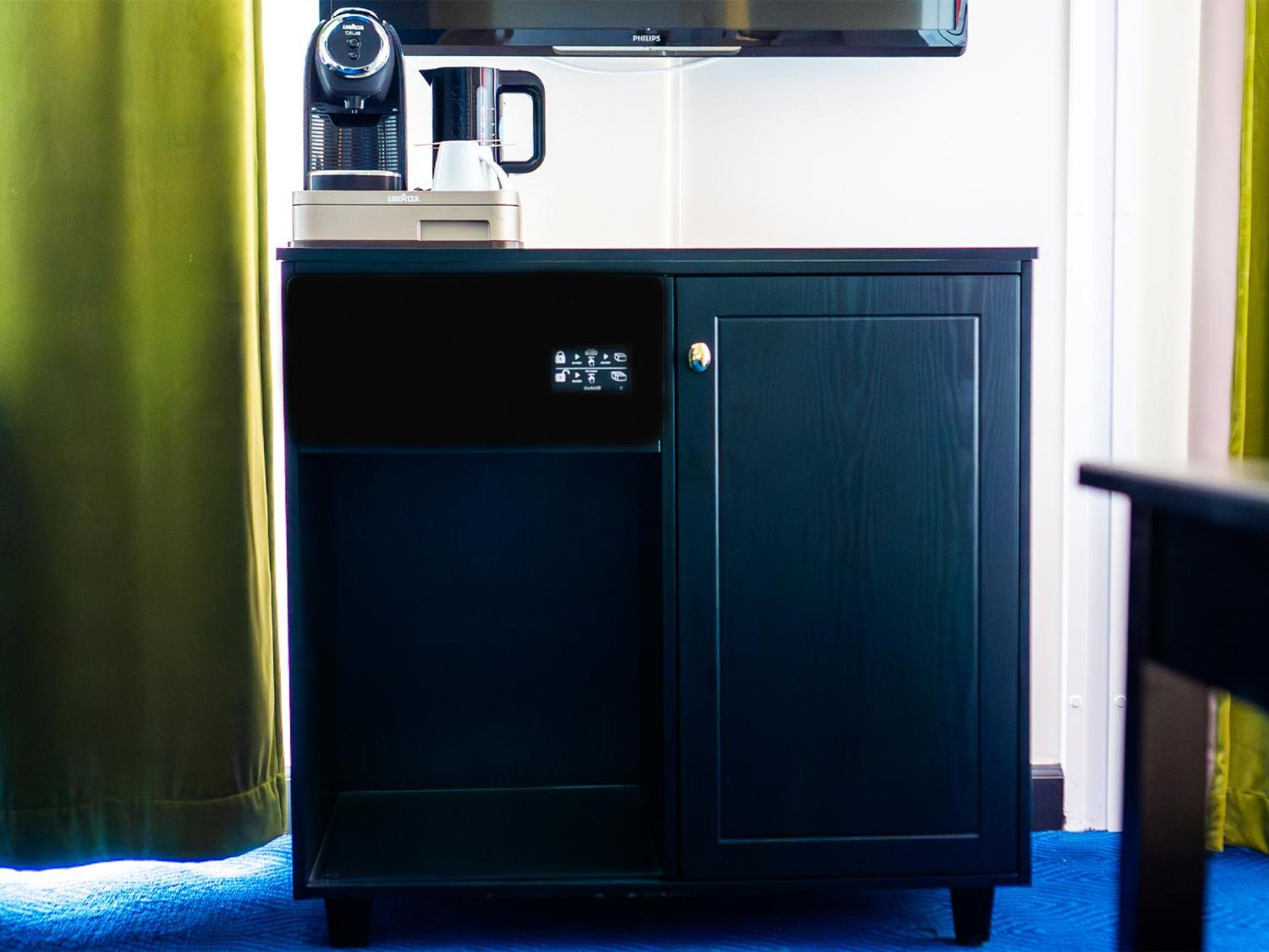 Deluxe King Room - Photo 8